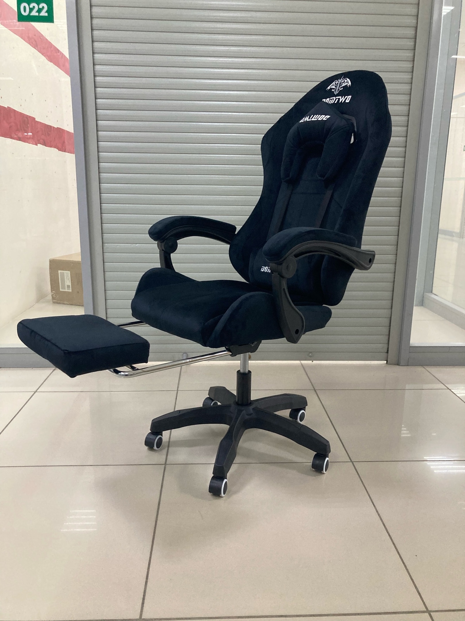 Геймерское игровое кресло DOMTWO Game pro max chair, велюр с подножкой Game pro max chair velours черный