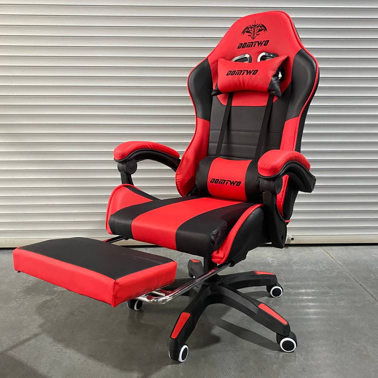 

Геймерское игровое кресло DOMTWO Game pro max chair красный, с подножкой и вибро-массажем, Game pro max chair