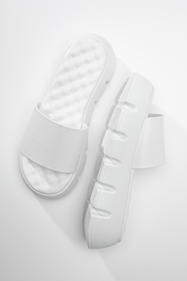 

Шлепанцы женские Lio Shoes LioS-PLAJTERLİĞİ белые 40 EU (доставка из-за рубежа), LioS-PLAJTERLİĞİ