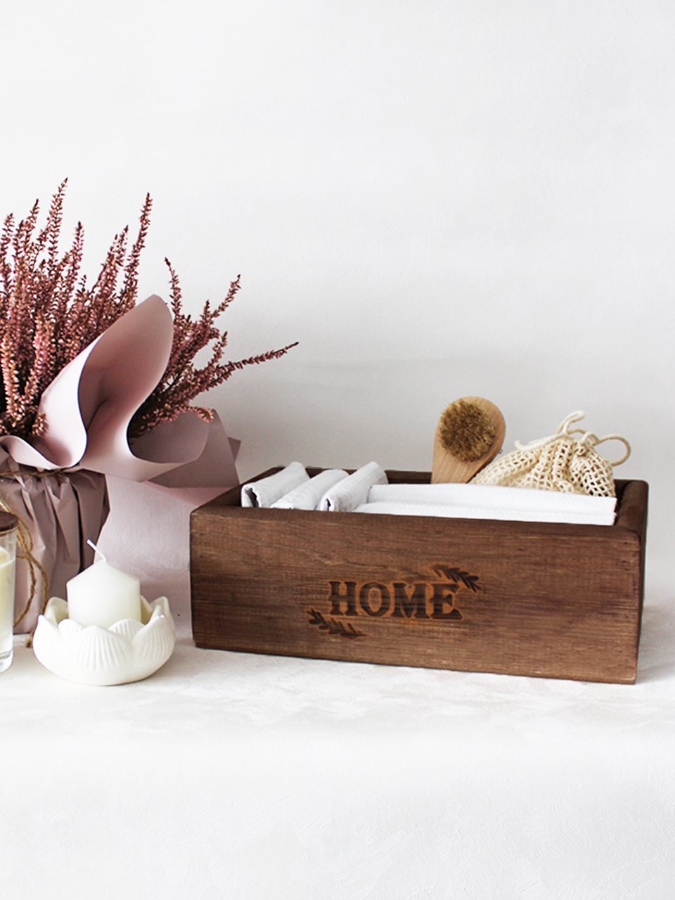 

Ящик из натурального дерева окрашенный с гравировкой HOME, HOME