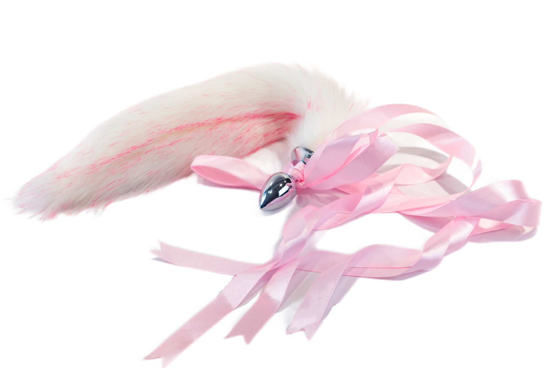 фото Анальная пробка kissexpo металлическая с белым хвостом и розовыми лентами 7 см