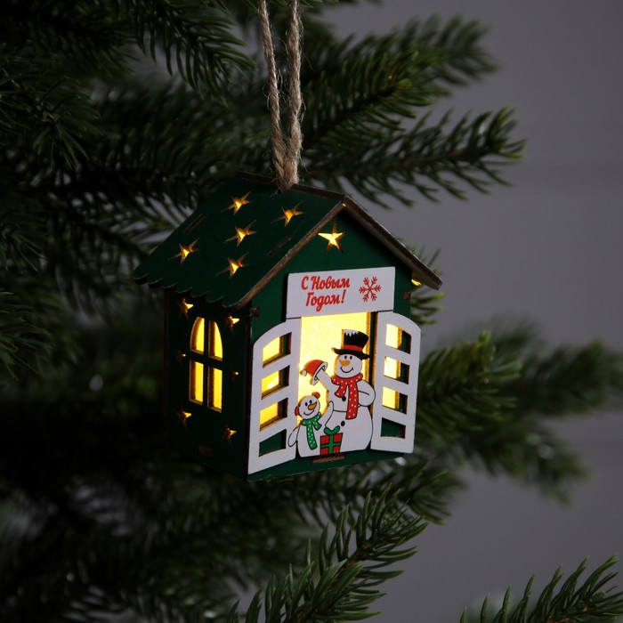 

Елочная игрушка Luazon Lighting Дом снеговиков свечение теплое белое 9594126 1 шт. зеленый, Дом снеговиков свечение теплое белое