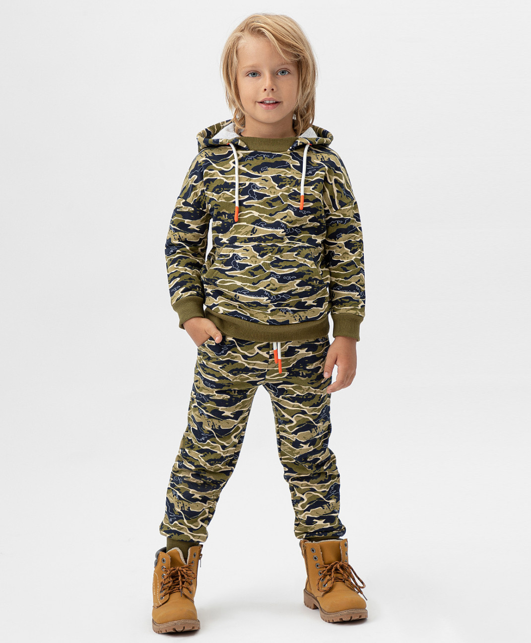 

Брюки-джоггеры с карманами и принтом бежевые Button Blue 222BBBMC56013913 р.98, Бежевый, 222BBBMC56013913