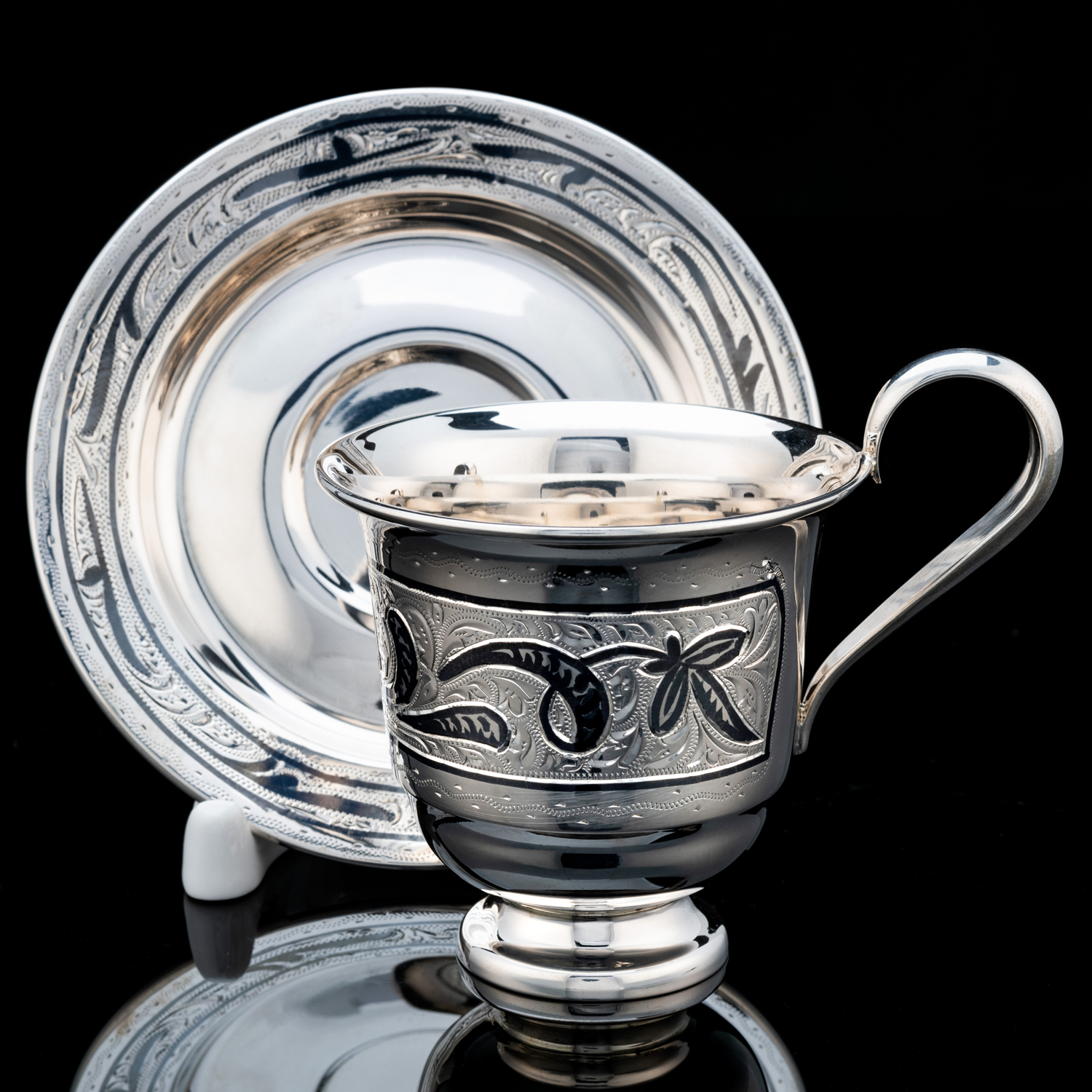 

Чайная пара с гравировкой и чернением 189 гр. Серебро 875*
