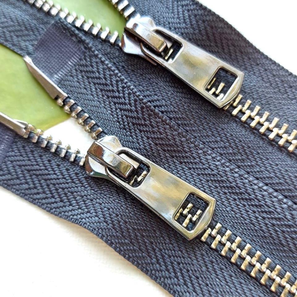 

Молния Premium металл титан №5 никель два замка 110 см D301 графит, Серый, металл титан №5 никель два замка 110 см, D301 графит