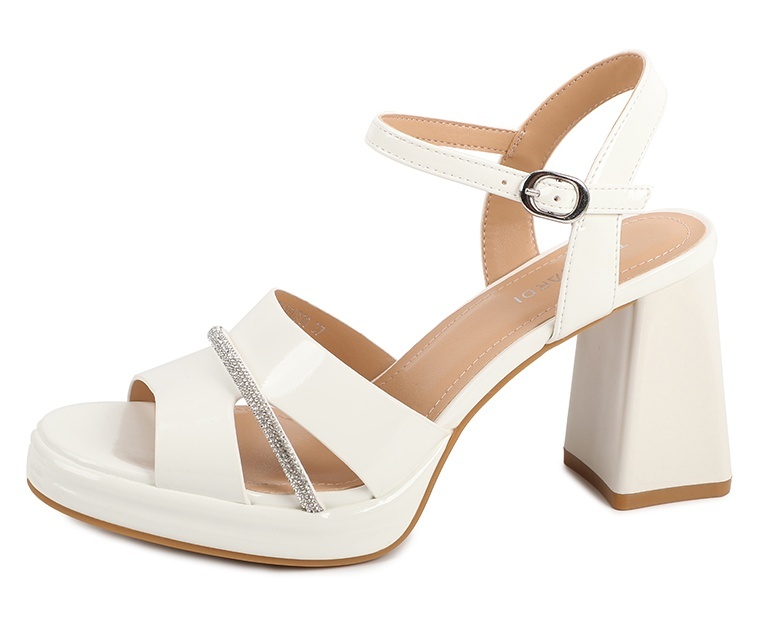 

Босоножки женские T.Taccardi 228104 белые 38 RU, Белый, 228104