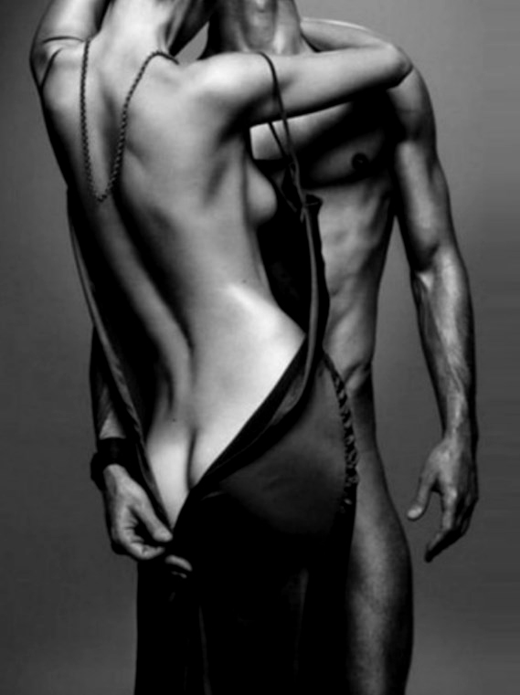 

Картина по номерам Две картинки Обнаженный мужчина и девушка в черном платье 40x50, Обнаженный мужчина и девушка в черном платье