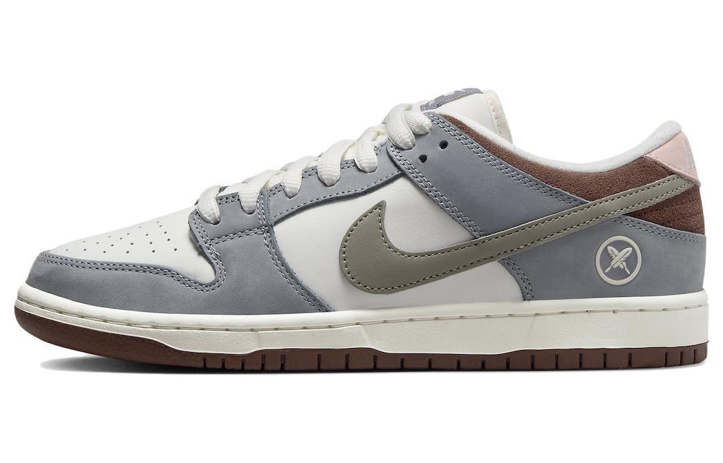 

Кеды унисекс Nike Yuto Horigome x Nike Dunk SB SB Dunk Low белые 44.5 EU, Белый, Yuto Horigome x Nike Dunk SB SB Dunk Low