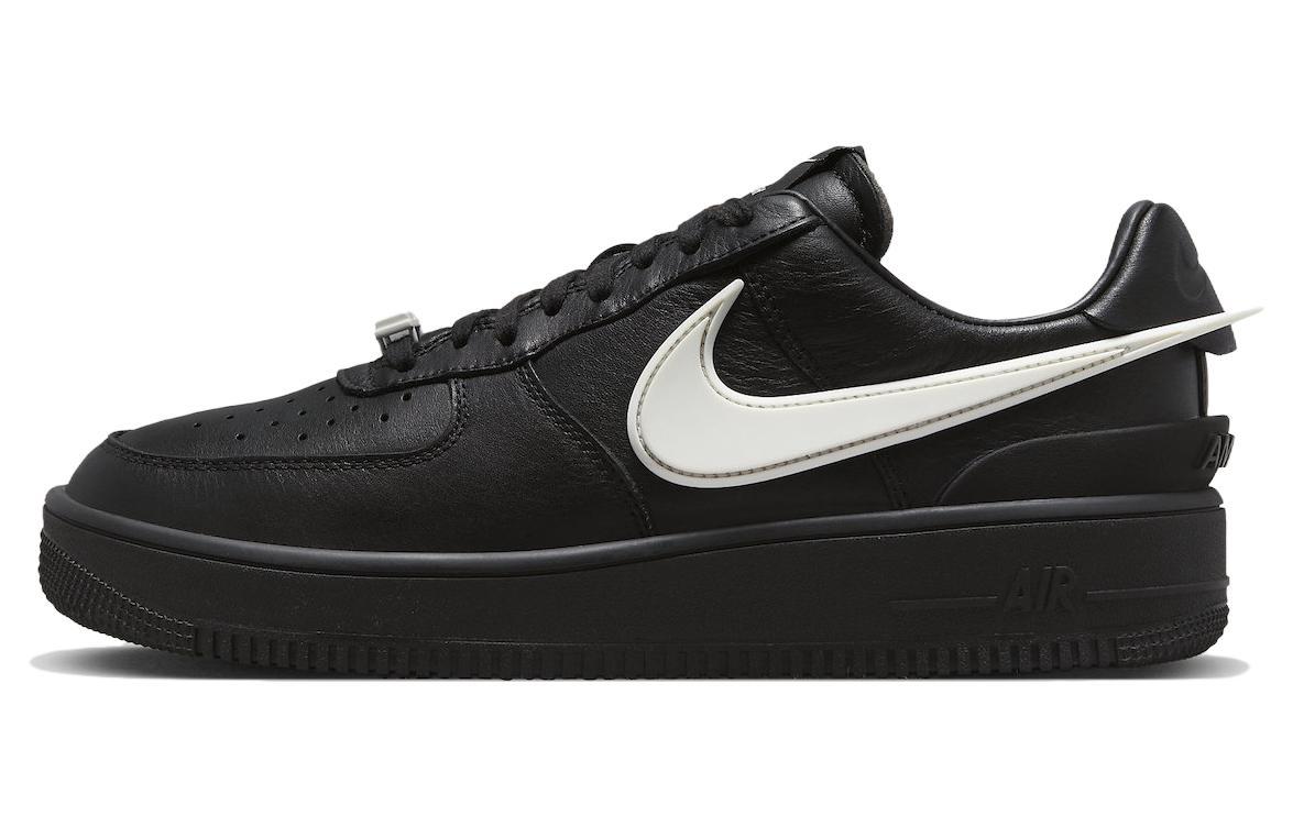 

Кеды унисекс Nike AMBUSH x Nike Air Force 1 Low черные 47 EU, Черный, AMBUSH x Nike Air Force 1 Low