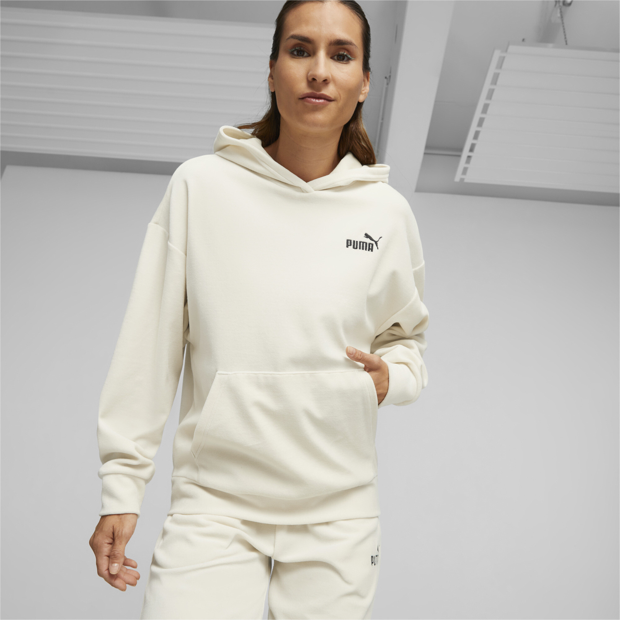 

Худи женское PUMA ESS ELEVATED Velour Hoodie белое XS, Белый, ESS ELEVATED Velour Hoodie