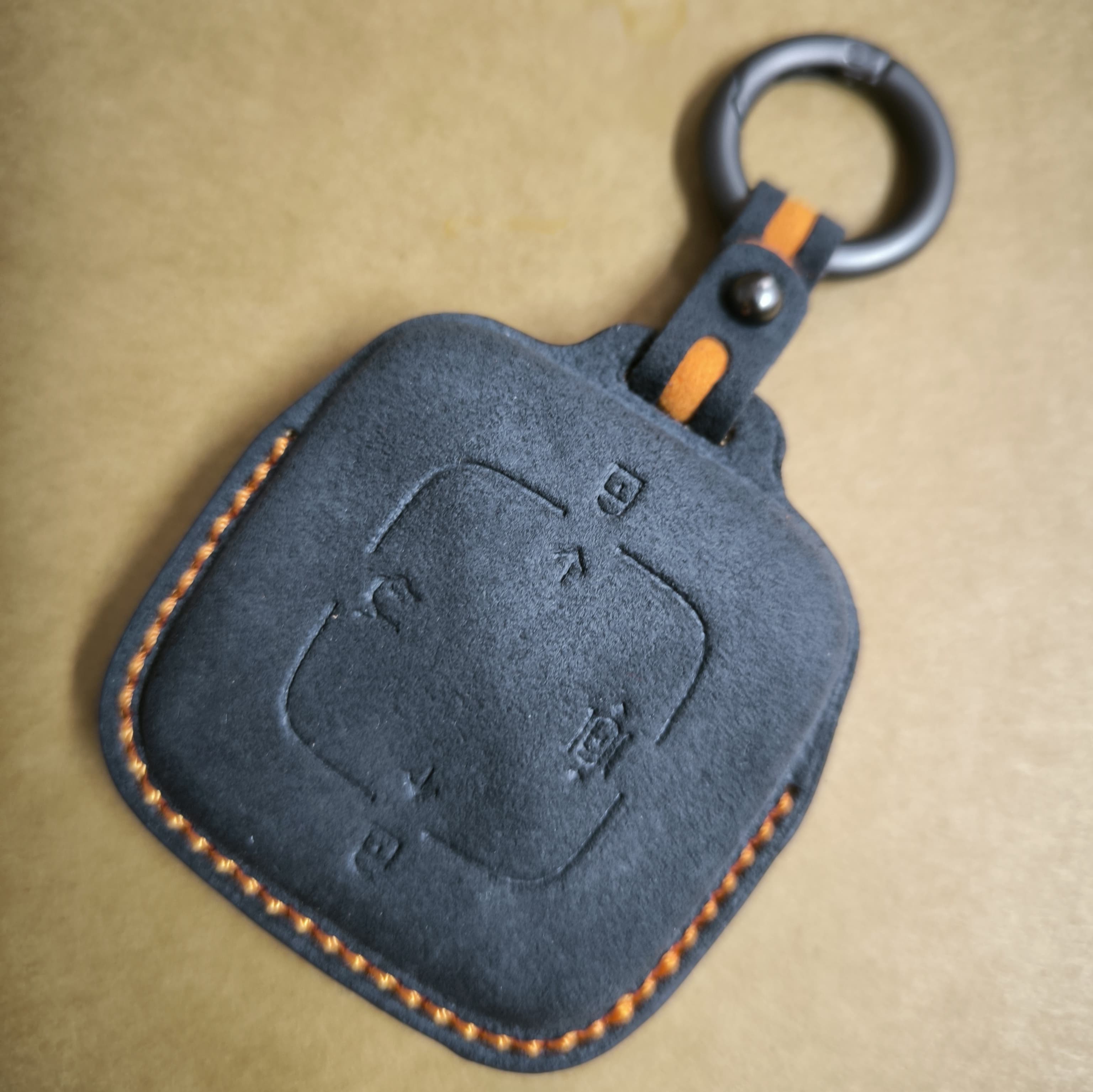 

Чехол bluetooth ключа Elektro-smart для автомобиля Zeekr 001, Alcantara, черный/оранжевый, zeekr_Bluetooth_key_Alcantara_black_orang