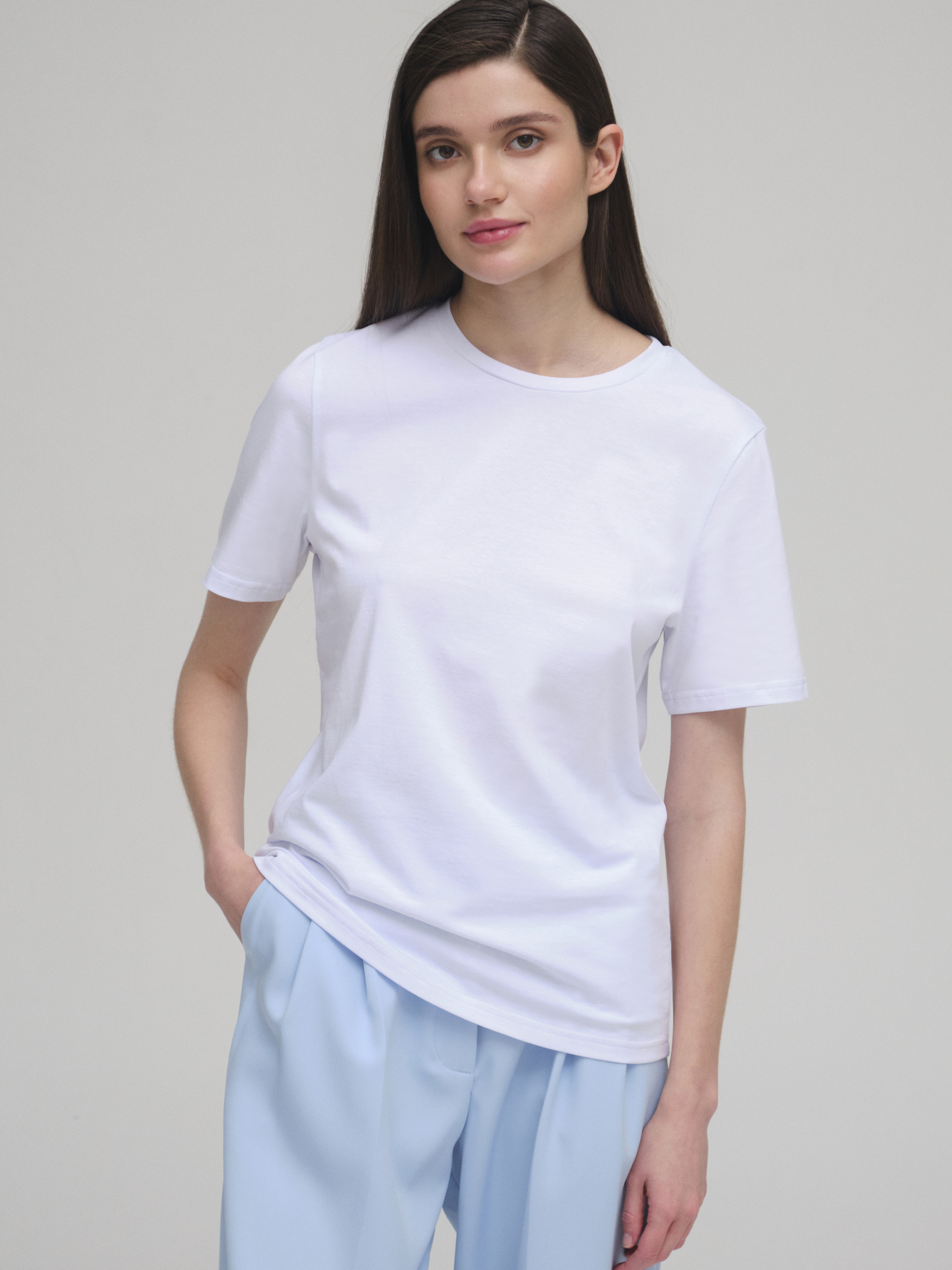 

Футболка женская Charmstore Б-130 белая M, Б-130