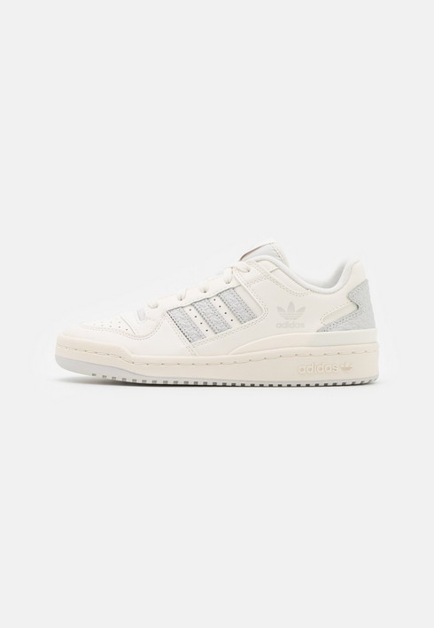 

Кеды мужские Adidas Originals Forum Cl Unisex белые 46 EU (доставка из-за рубежа), Белый, Forum Cl Unisex