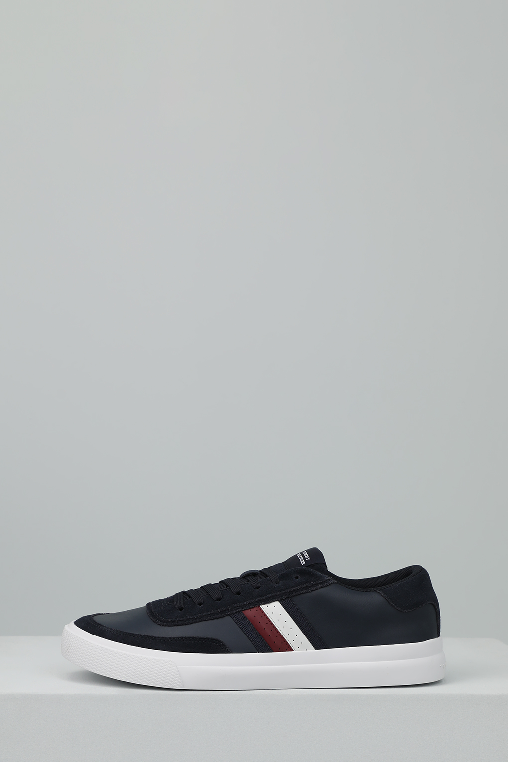 

Кеды мужские Tommy Hilfiger FM0FM04975 синие 41 RU, Синий, FM0FM04975