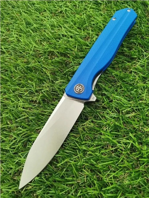 Нож Petrified Fish Forward PF818 BW синий
