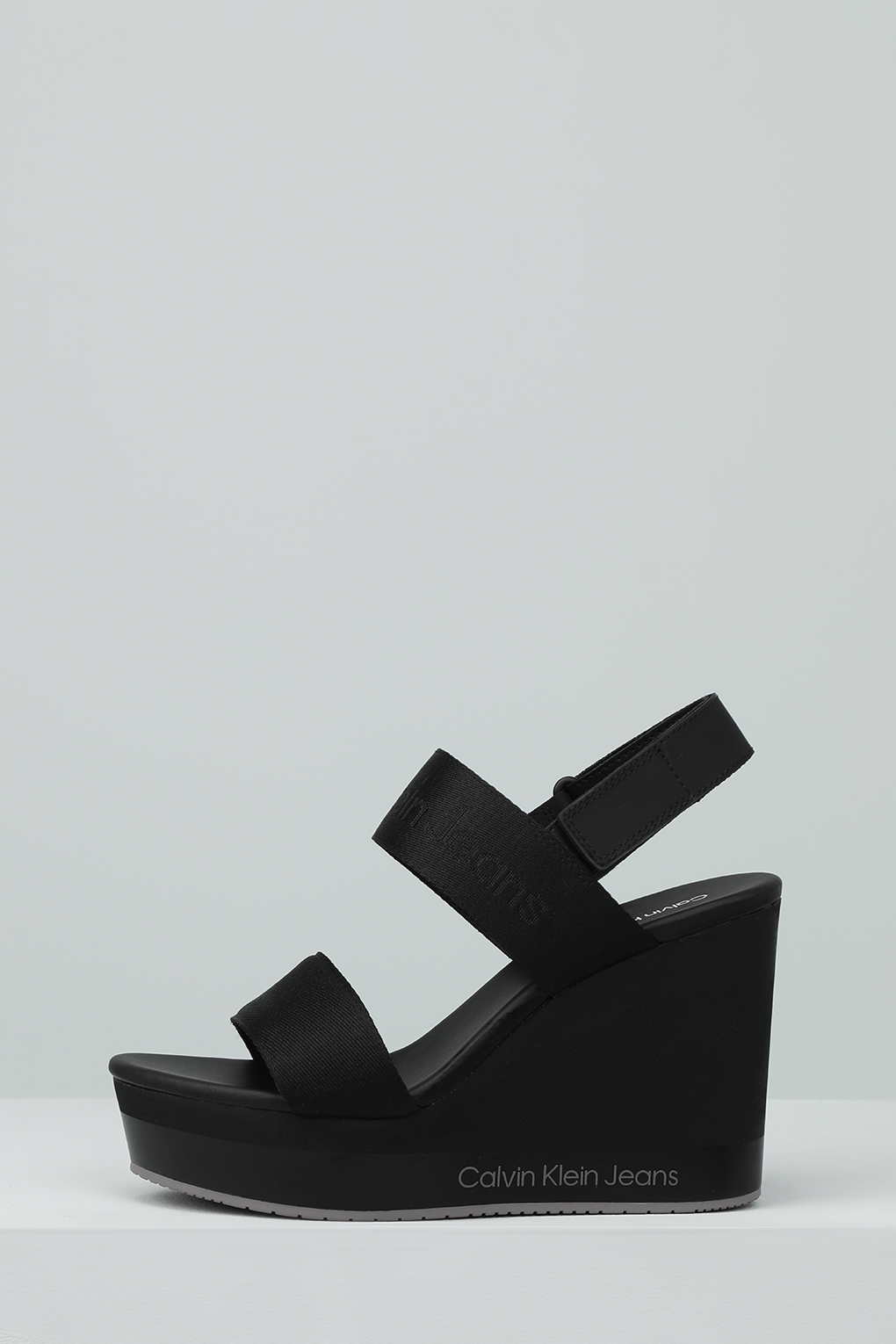 

Сандалии женские Calvin Klein YW0YW01360 черные 39 RU, Черный, YW0YW01360