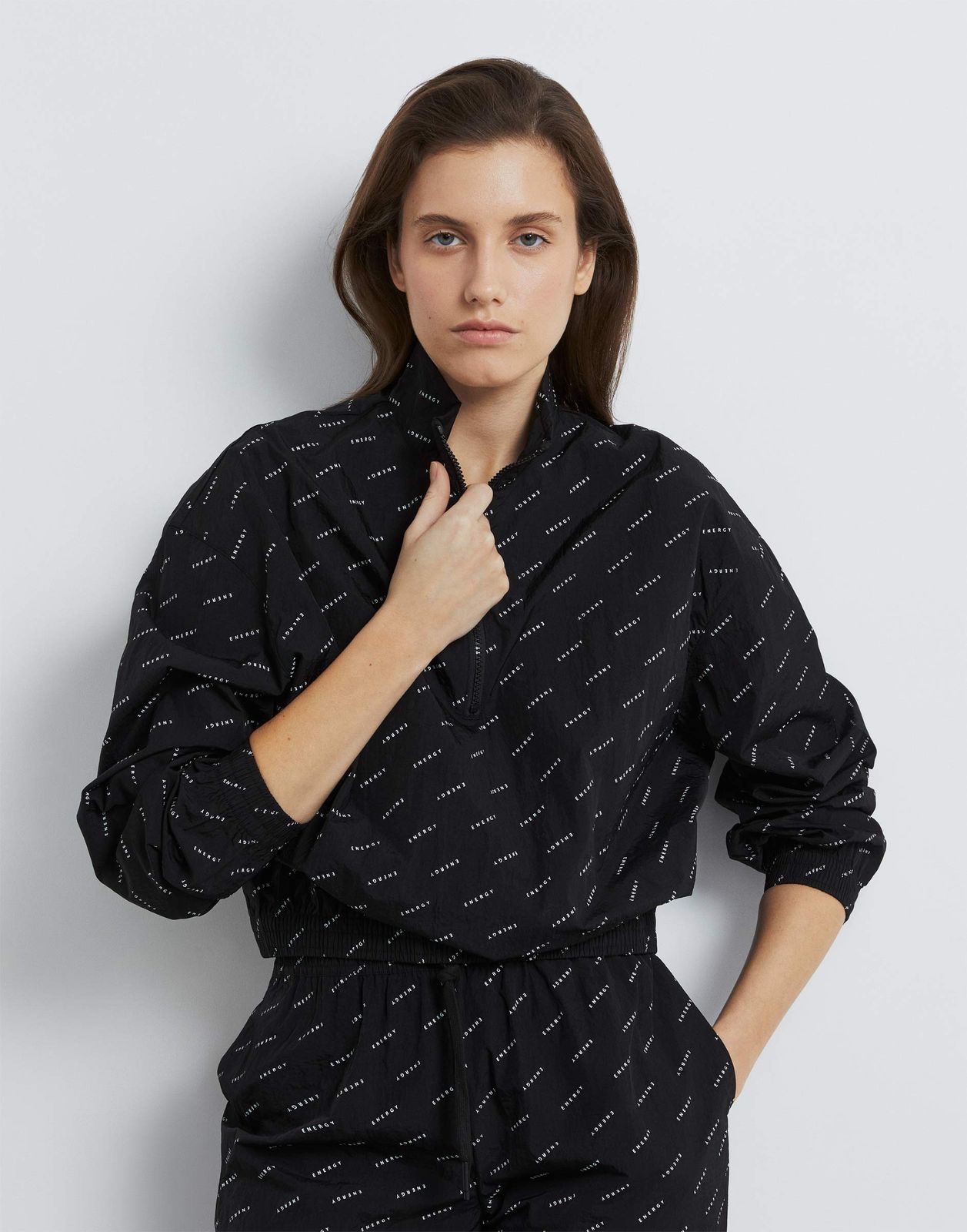 

Спортивная толстовка женская Gloria Jeans GRT000288 черный M/170, GRT000288