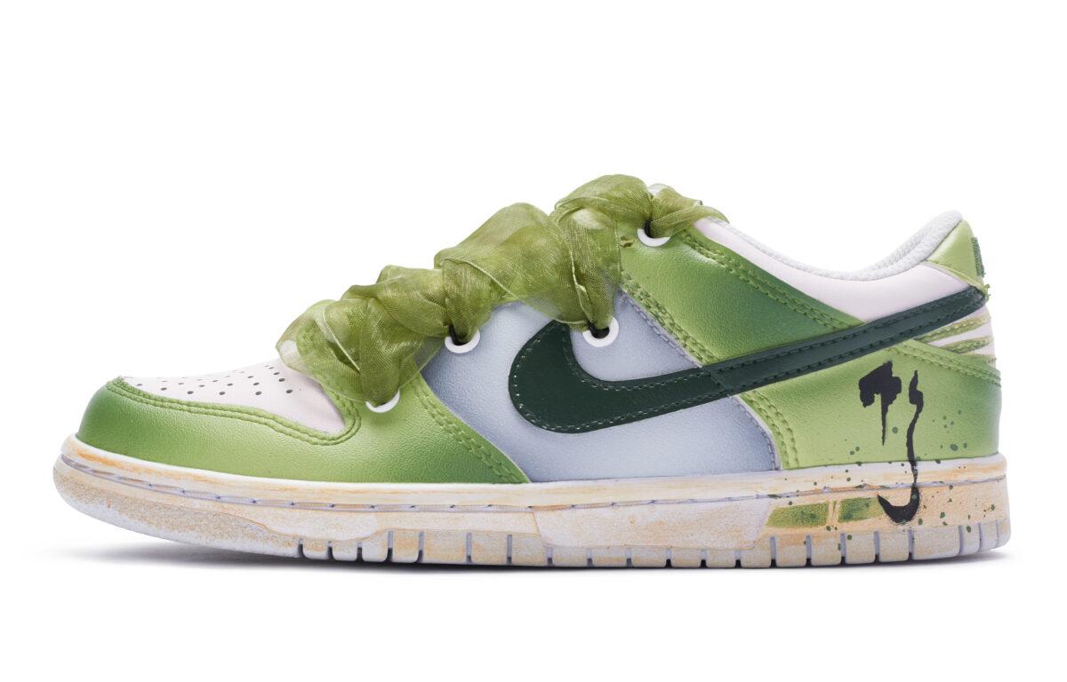 

Кеды унисекс Nike Dunk Low GS зеленые 40 EU, Зеленый, Dunk Low GS