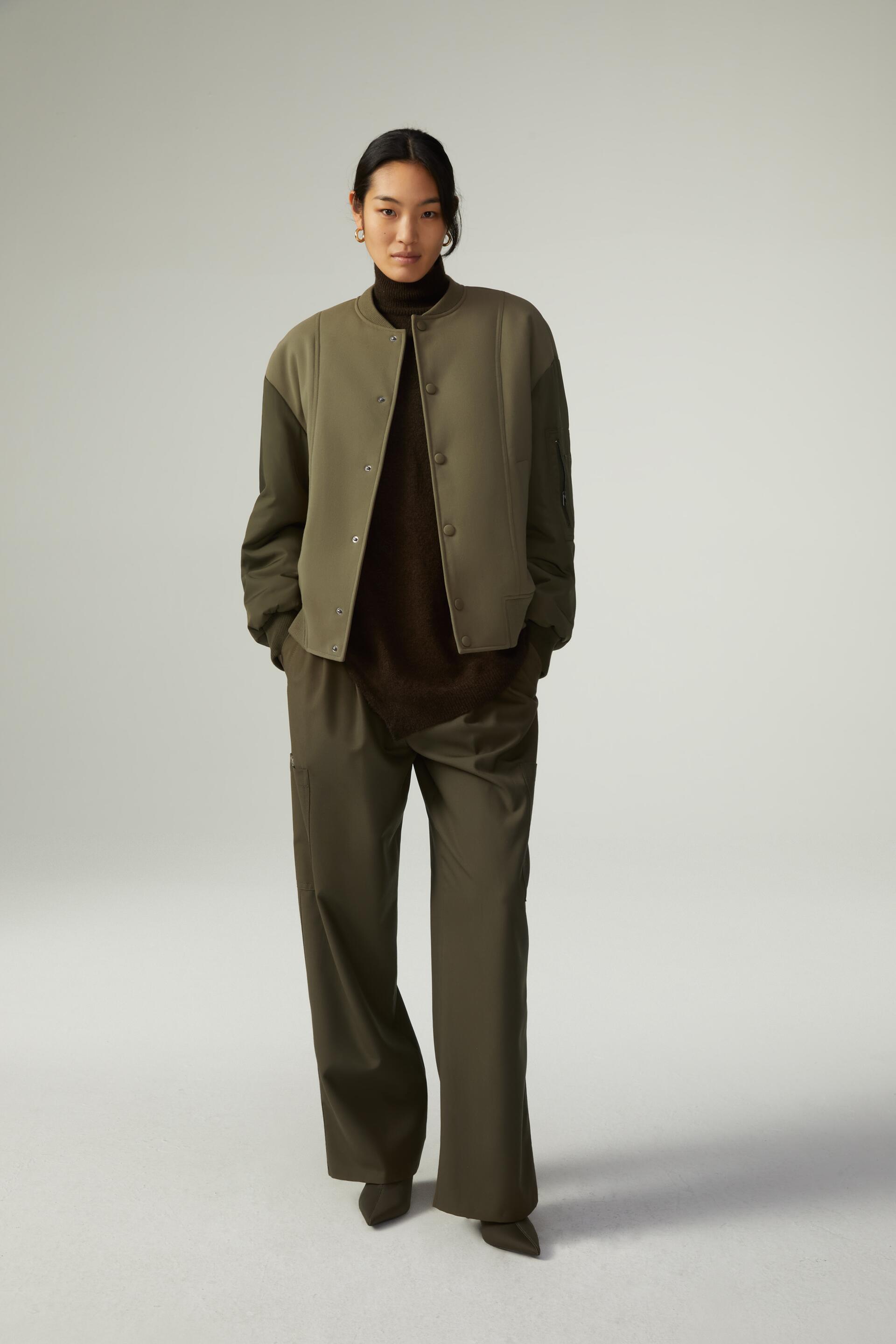 

Бомбер женский ZARA 07522044 хаки XS (доставка из-за рубежа), 07522044