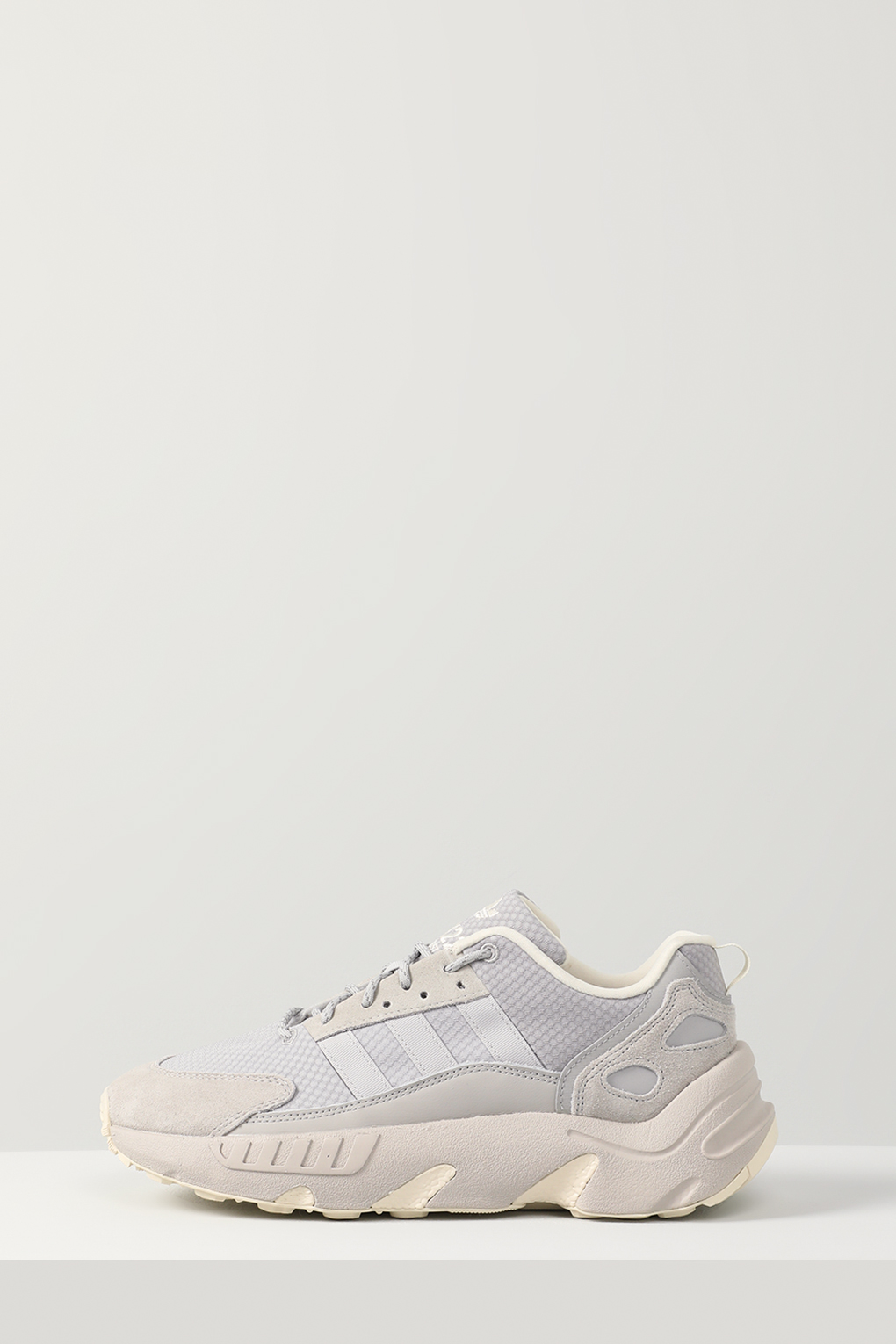 

Кроссовки женские Adidas GY6698 серые 40.5 RU, Серый, GY6698