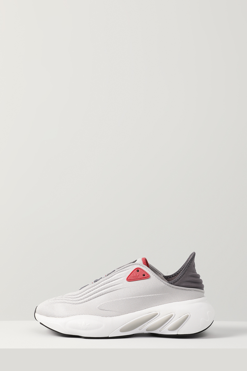 

Кроссовки женские Adidas HP6492 серый/белый 41 RU, HP6492