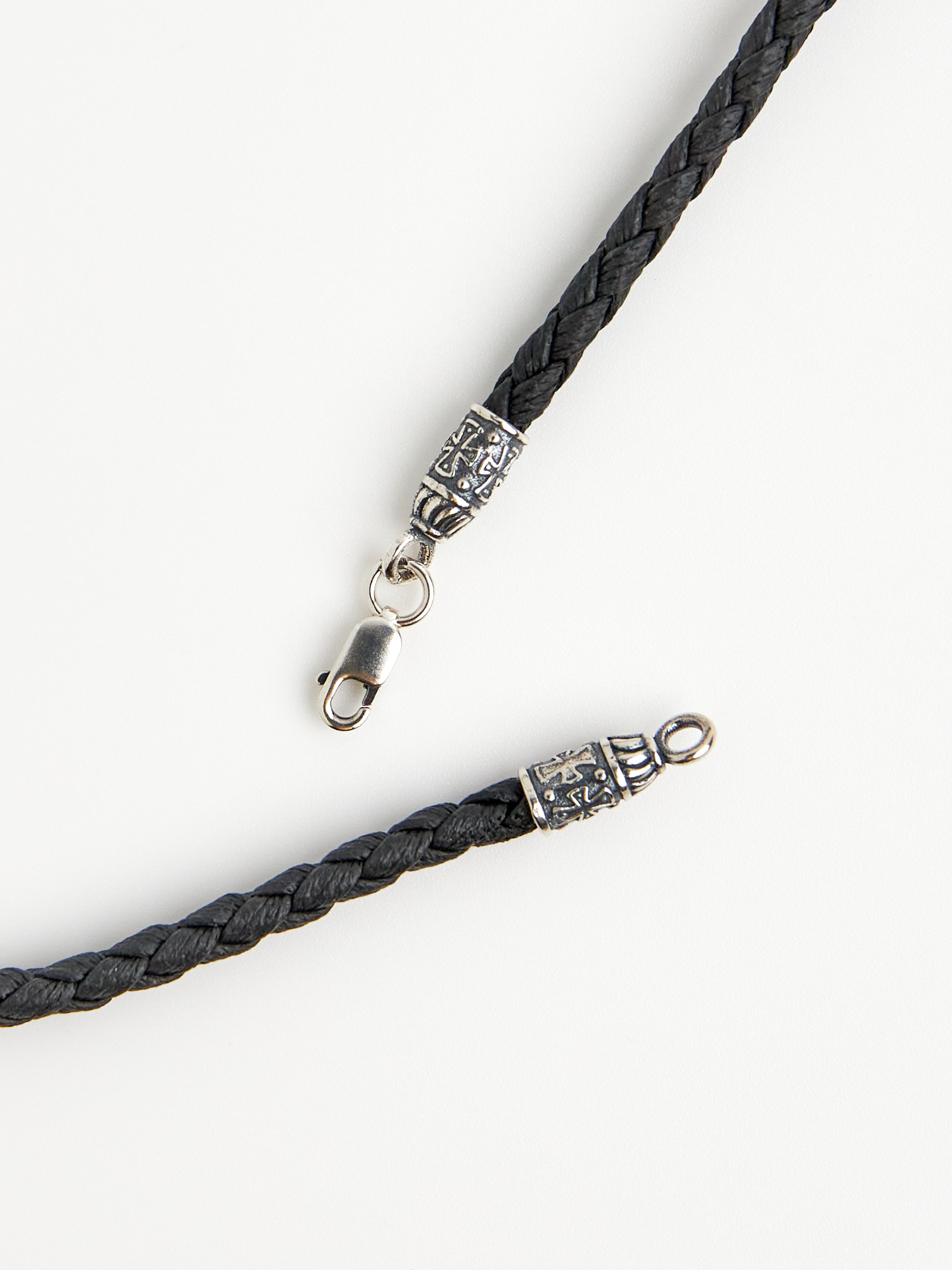 

Шнурок из серебра/каучука 45 см NoBrand 09О019664, 09О019664