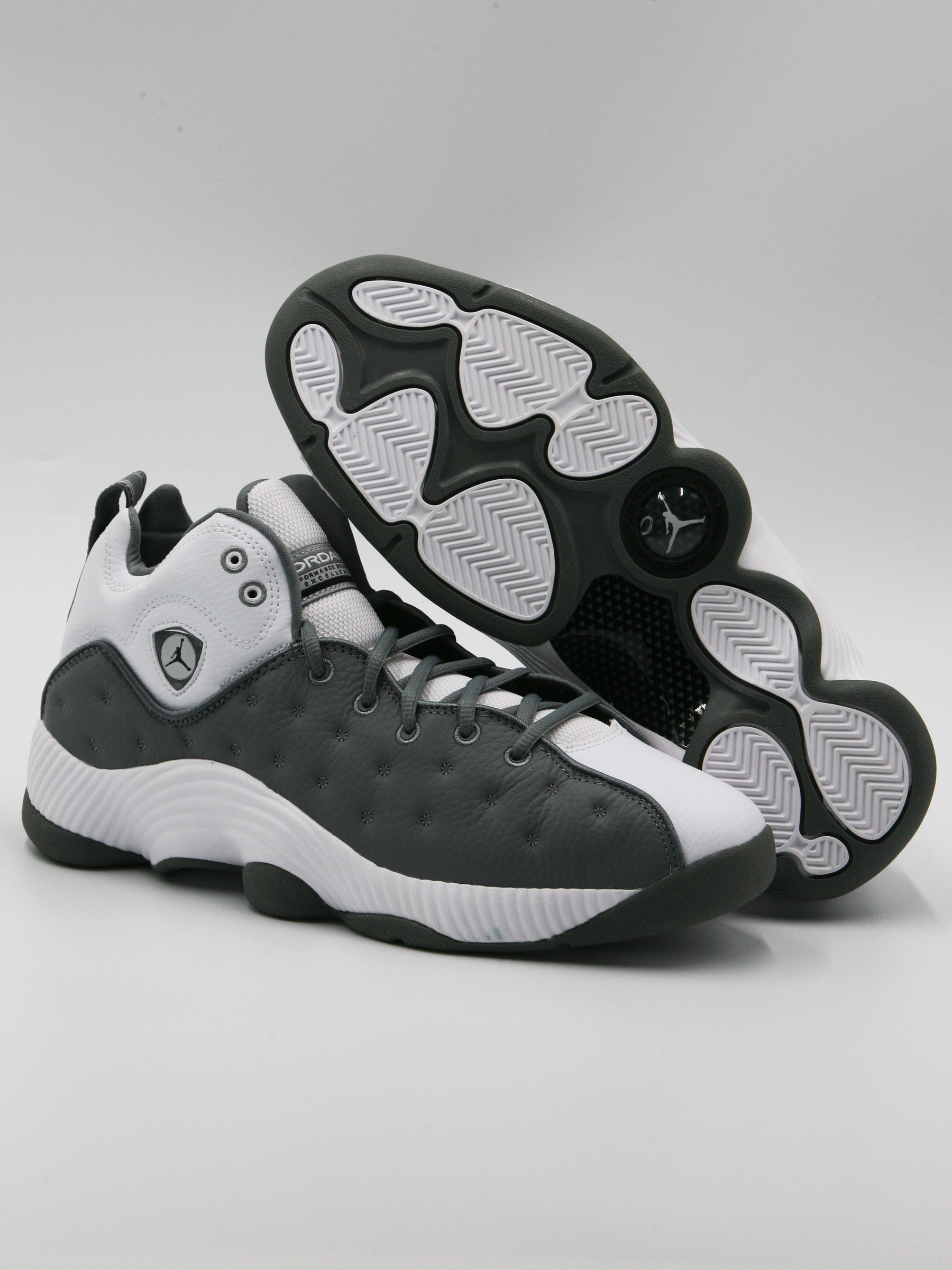 

Кроссовки мужские Nike Jordan Jumpman Team II серые 10 US, Серый, Jordan Jumpman Team II