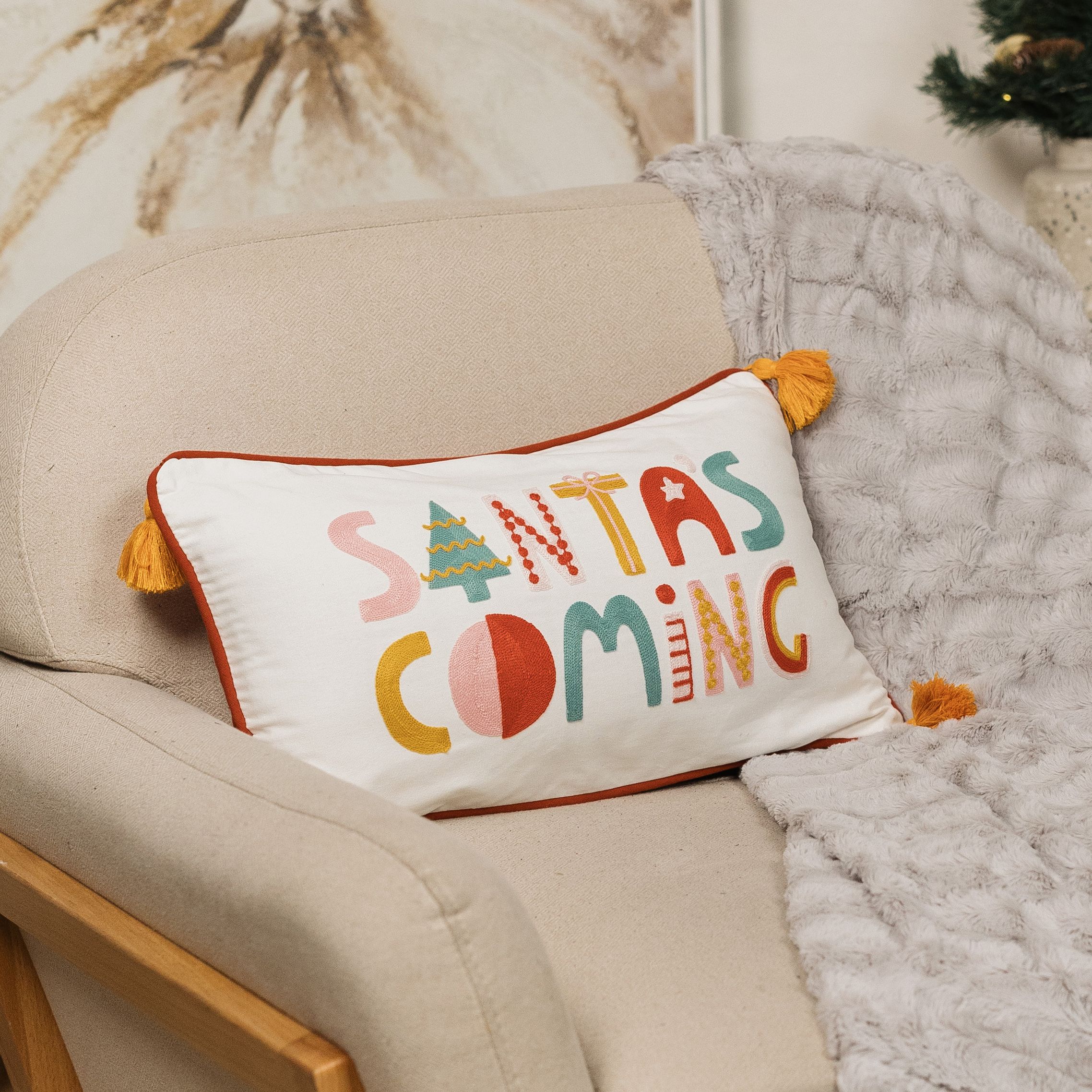 

Наволочка декоративная новогодняя 30x50 Santa's Coming, Бежевый, Чехол для подушки НГ
