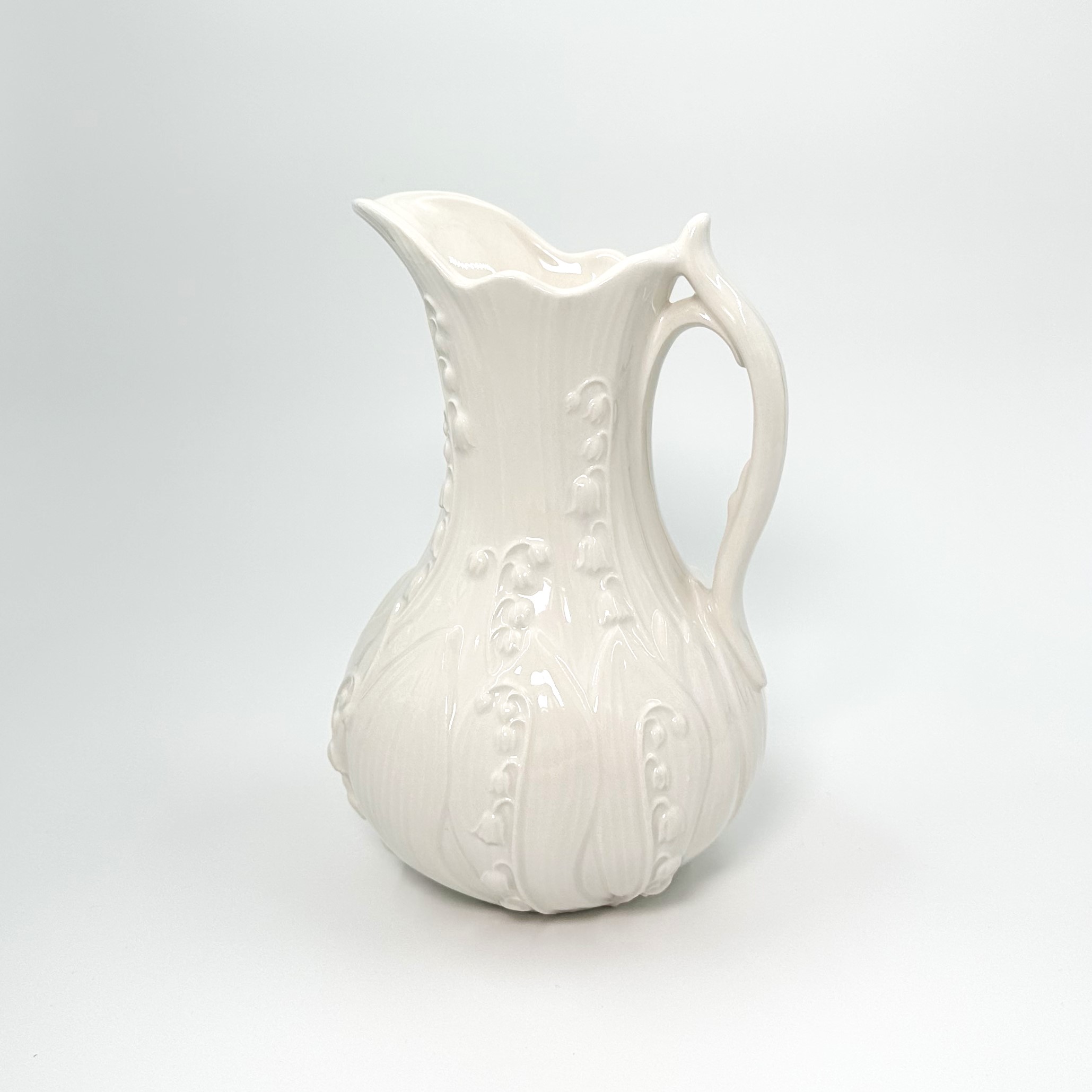 

Статуэтка CERAMICHE DARTE Белый Кувшин Лилии глянцевый BR0009, 22х15 см, 22х15 см