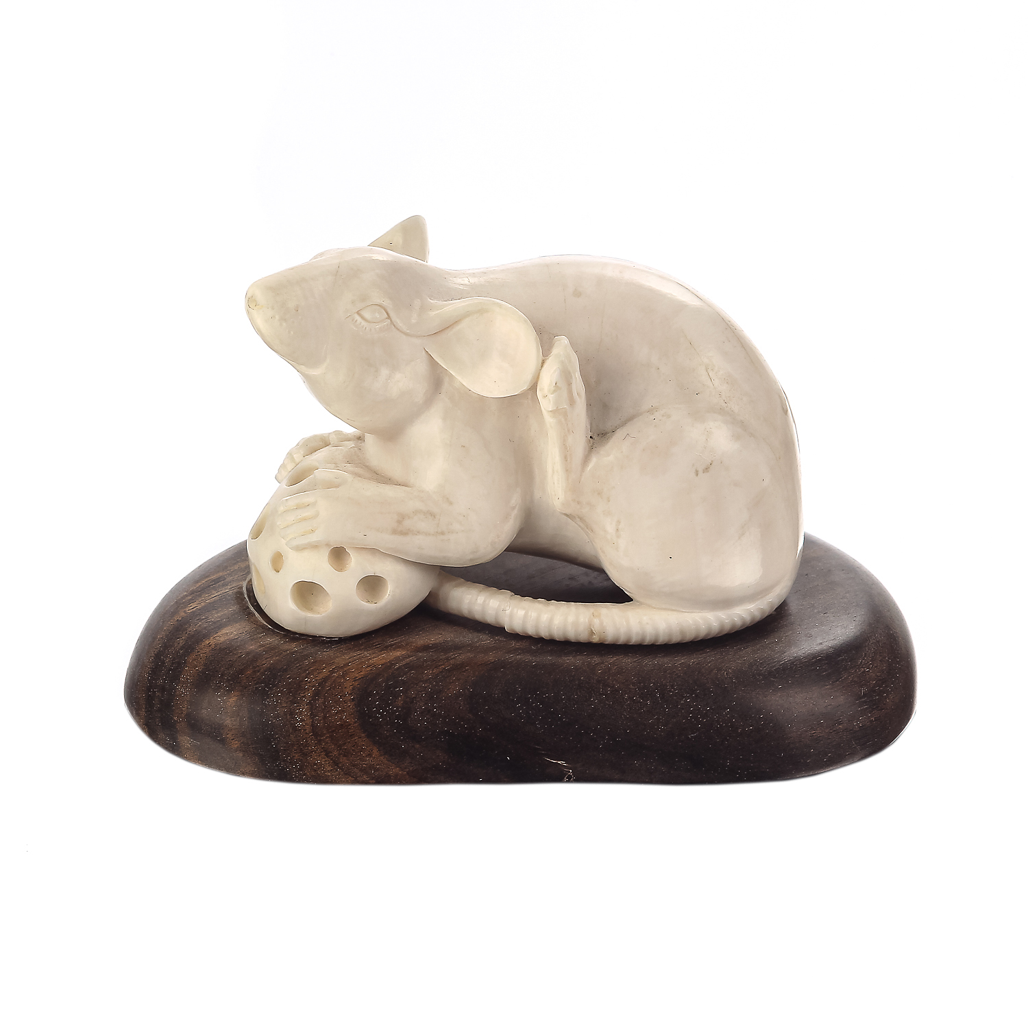 

Статуэтка из бивня мамонта «Мышь»