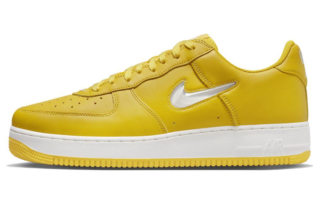 

Кеды унисекс Nike Air Force 1 Low Retro желтые 42.5 EU, Желтый, Air Force 1 Low Retro
