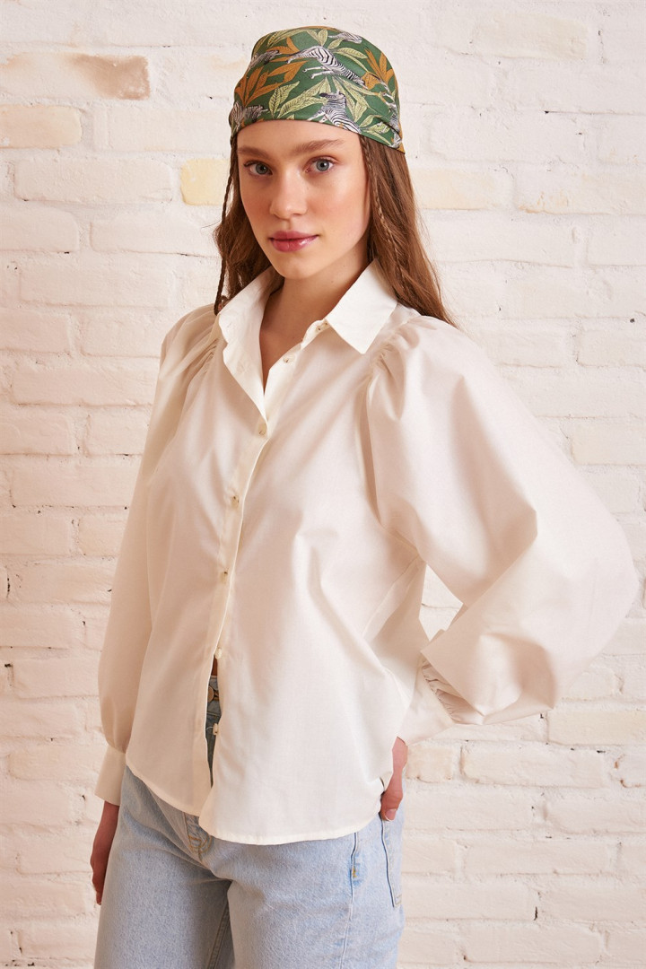 

Рубашка женская NEVER MORE 3801 белая XS (товары доставляются из-за рубежа), 3801