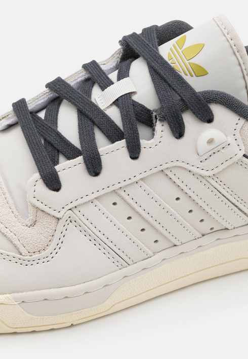 

Кеды мужские Adidas Originals Rivalry 86 Unisex белые 42 2/3 EU (доставка из-за рубежа), Белый, Rivalry 86 Unisex