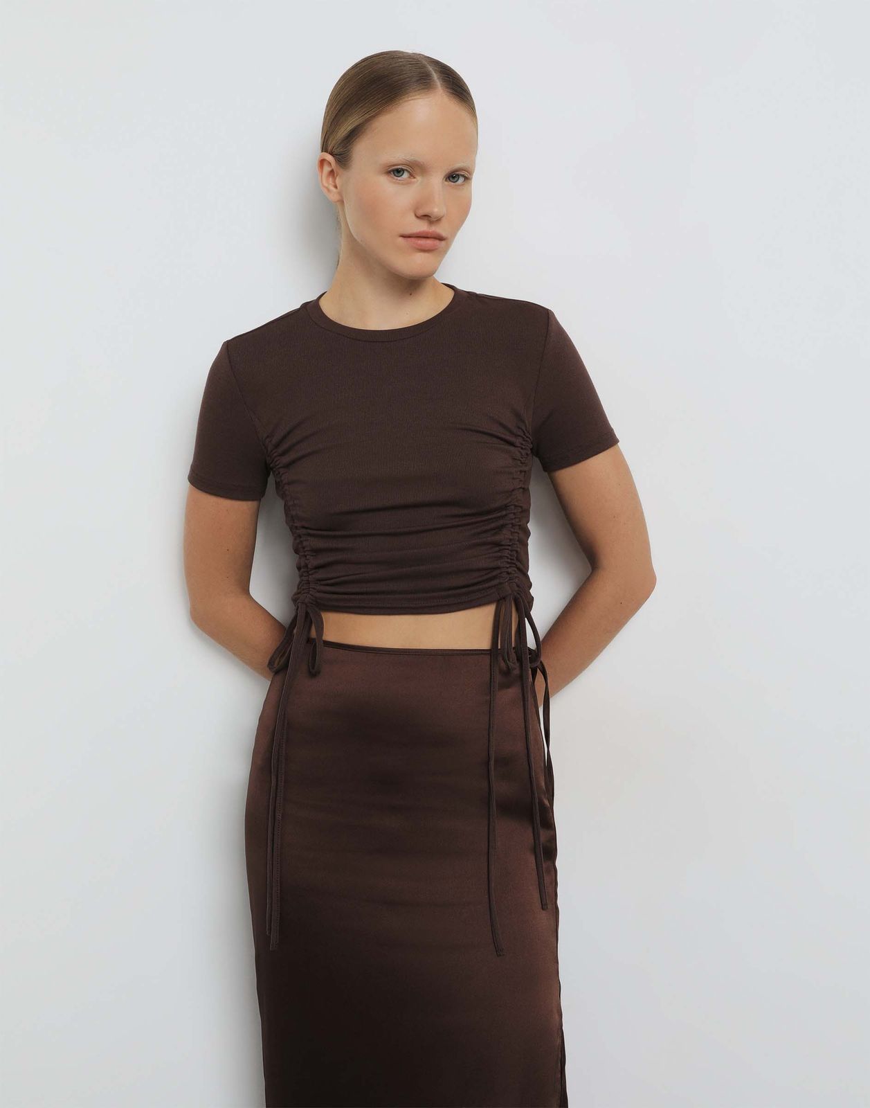 

Футболка женская Gloria Jeans GKT021663 коричневый L/170, GKT021663