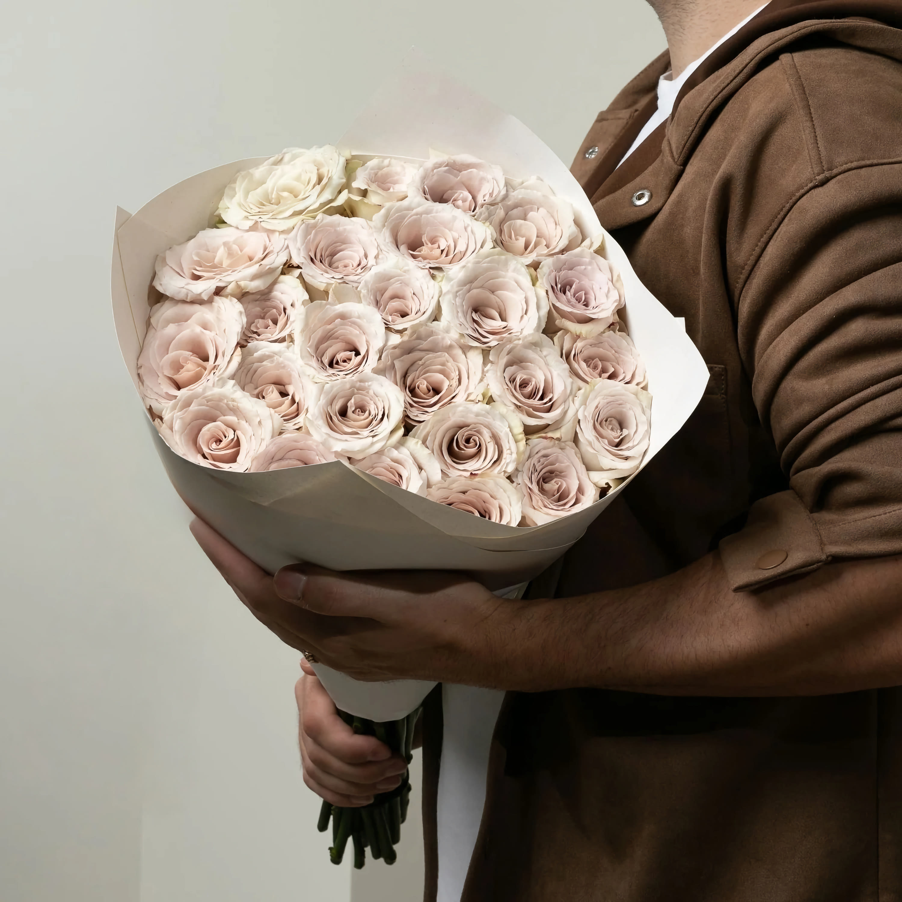 

Монобукет Bounce Flowers роза 60 см 99 шт. бежевый