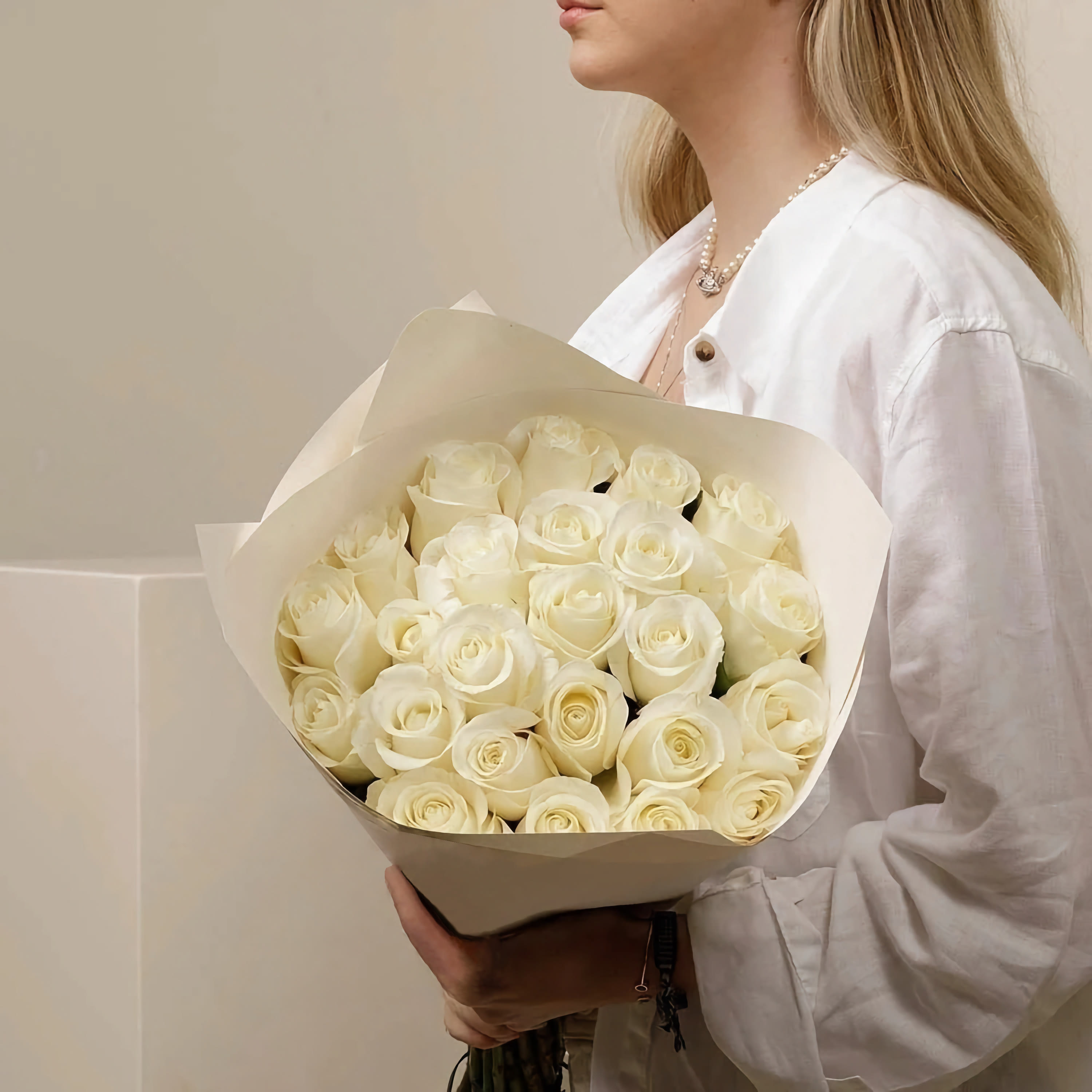 

Монобукет Bounce Flowers роза 70 см 25 шт. белый