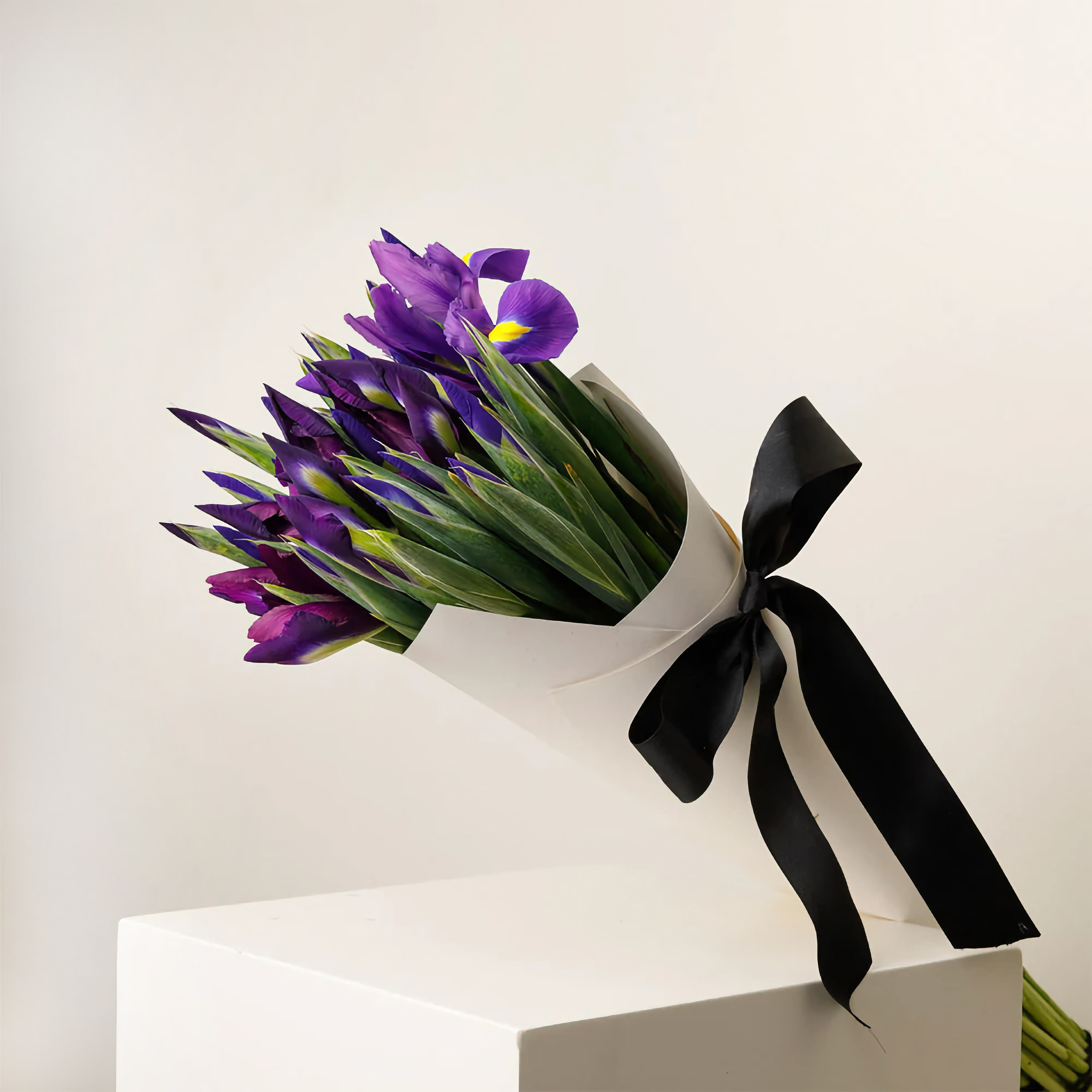 

Монобукет Bounce Flowers ирис 45 см x 50 см 99 шт. синий