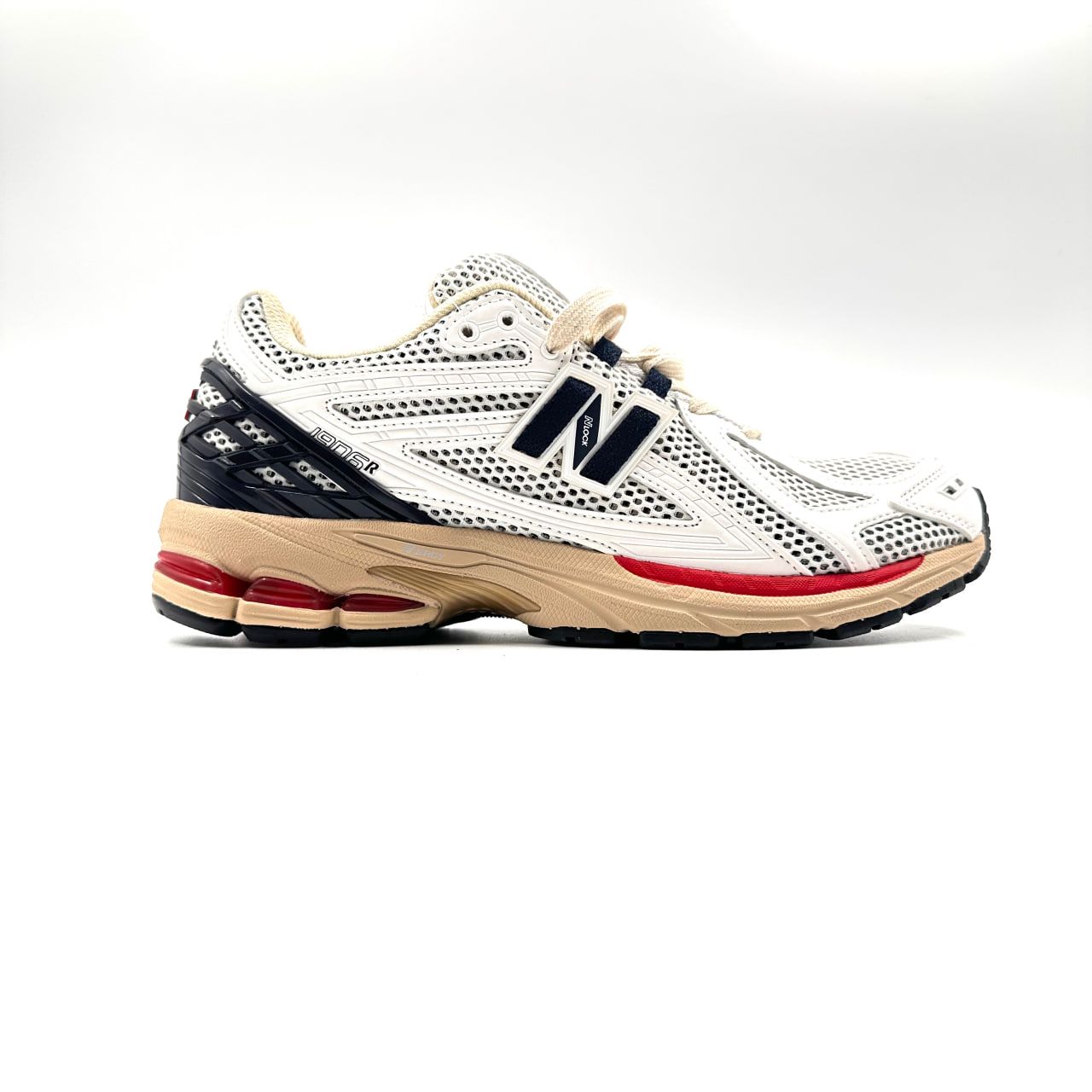 

Спортивные кроссовки мужские New Balance 1906R белые 42 EU, Белый, 1906R