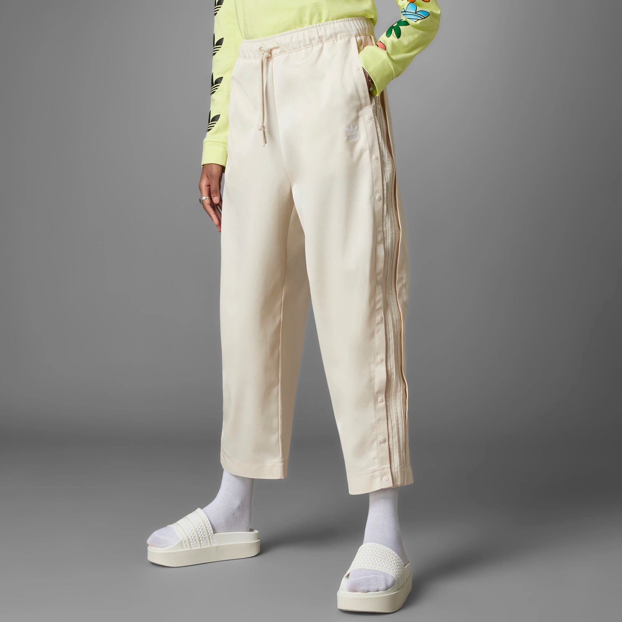 

Спортивные брюки женские Adidas HF2009 бежевые 36, Бежевый, HF2009