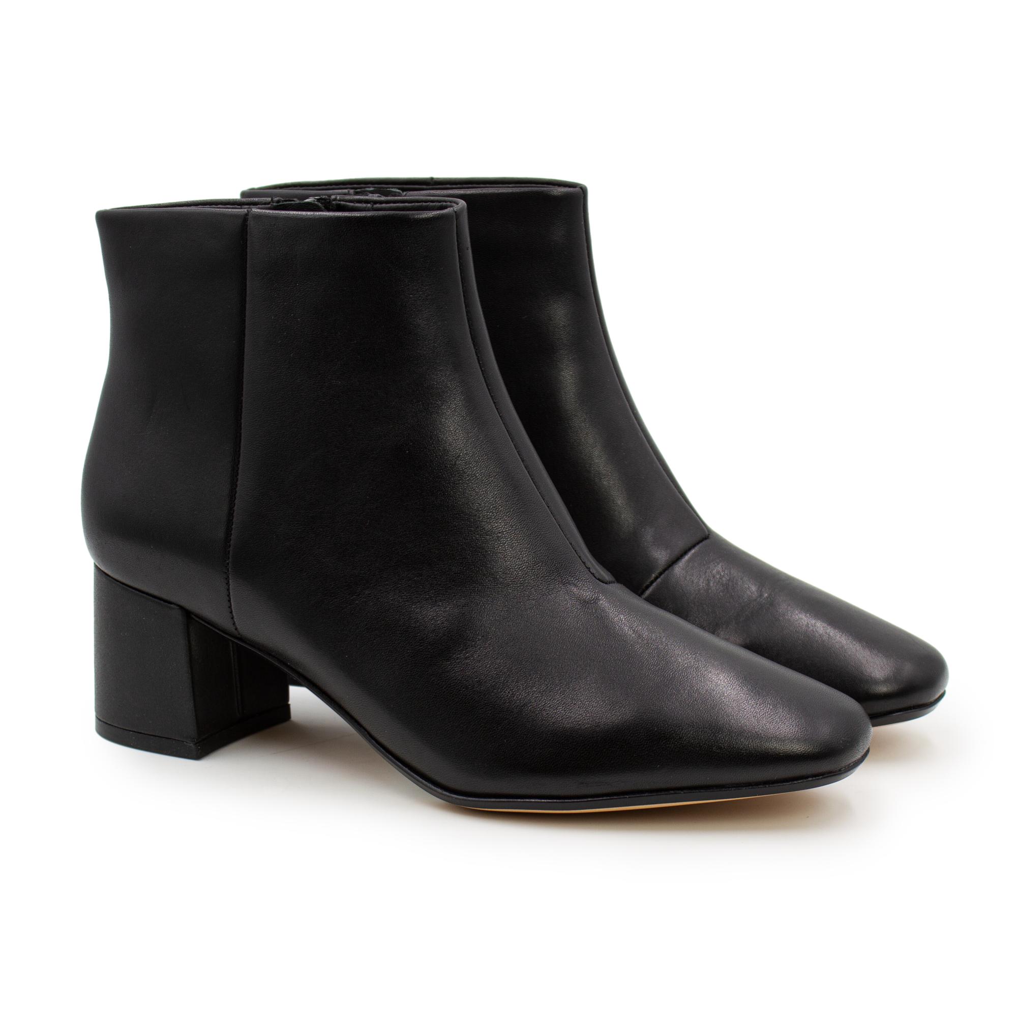 

Ботильоны женские Clarks черные 39 EU, Черный, Sheer Flora 2 26155112