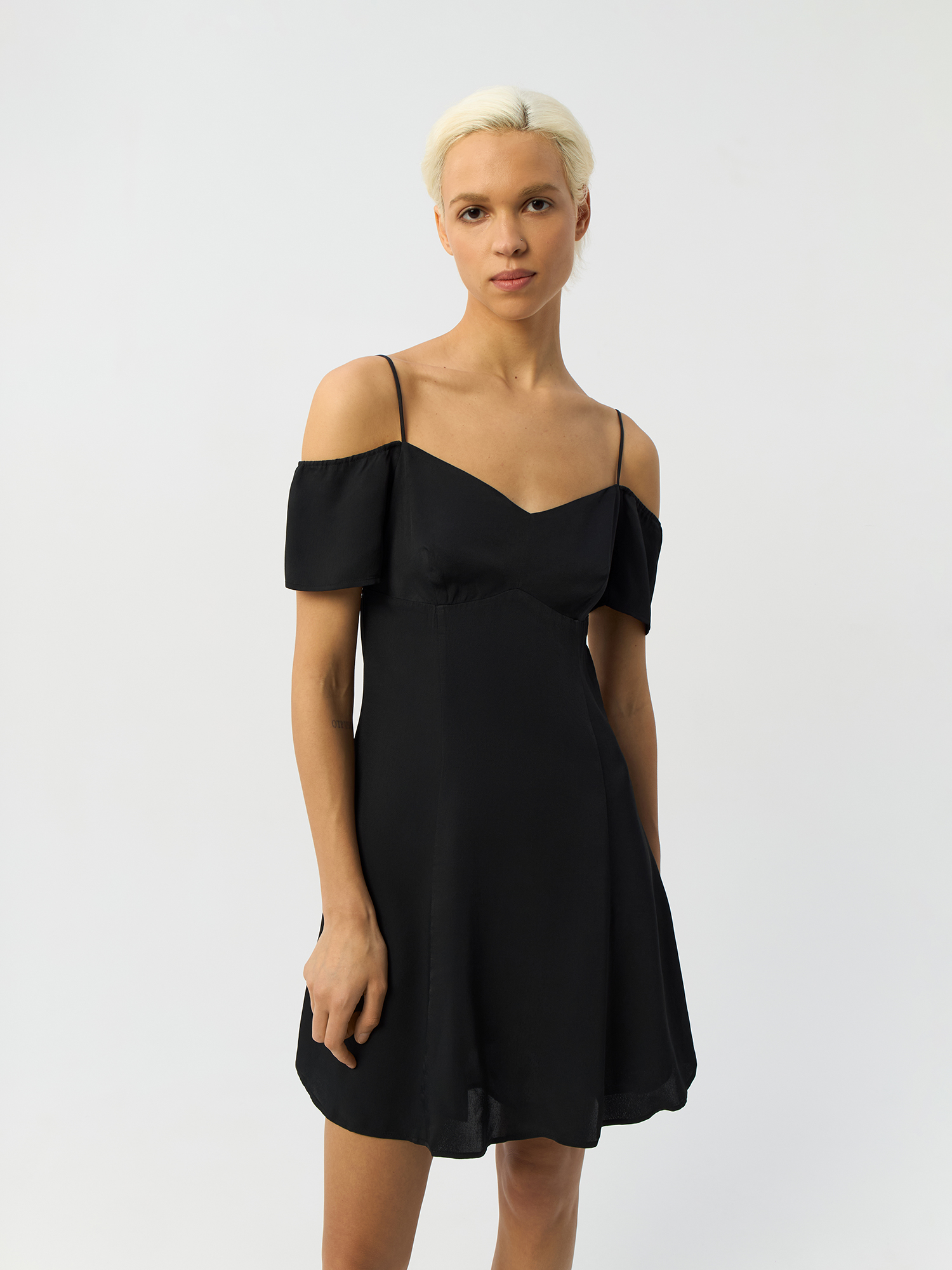 

Платье женское Calvin Klein Jeans J20J221073 черное S, Черный, J20J221073