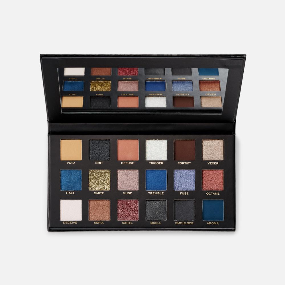 фото Палетка теней revolution pro neutral smoked palette