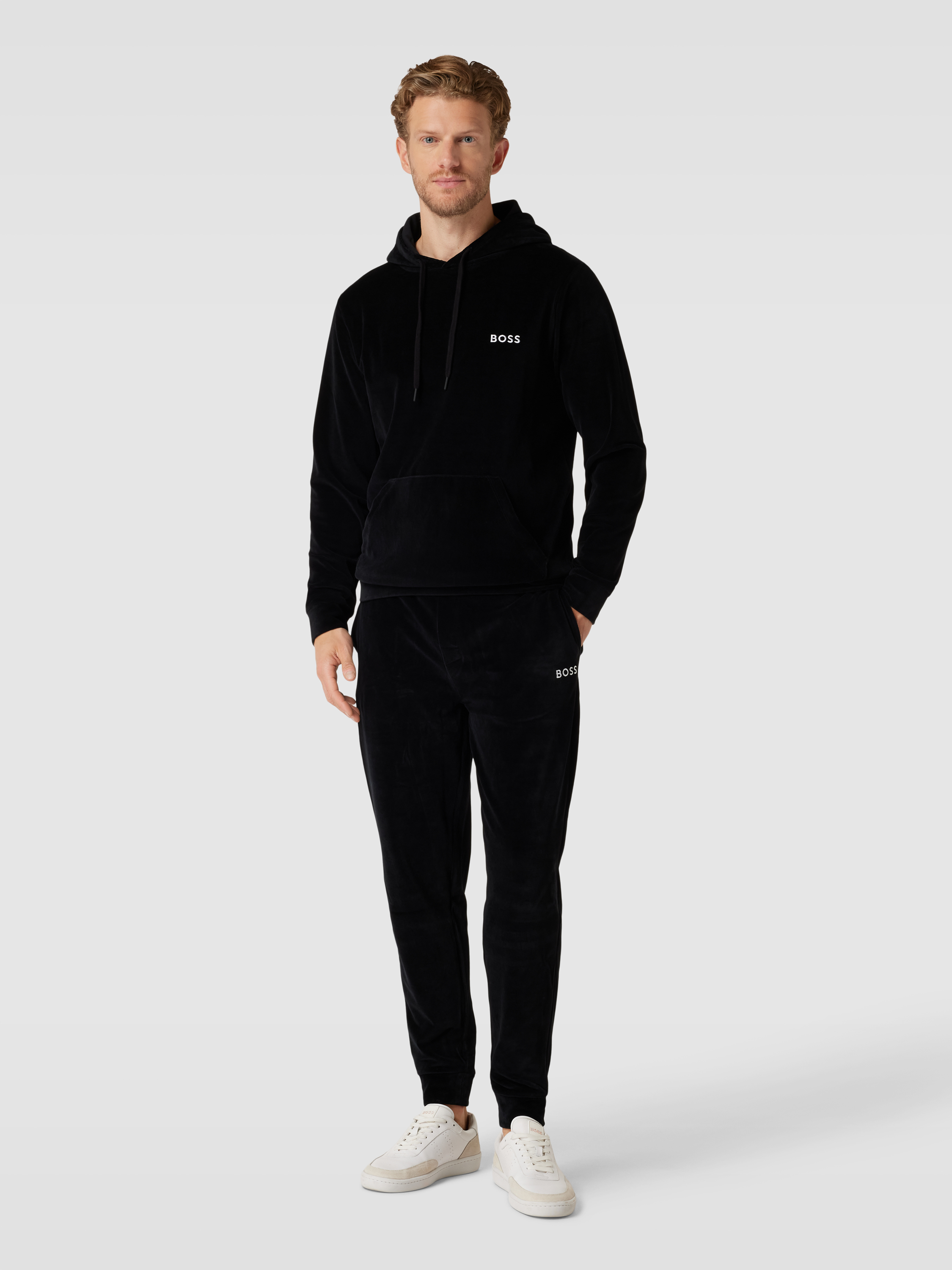 

Худи мужское BOSS 1829745 черное 2XL доставка из-за рубежа, Черный, 1829745