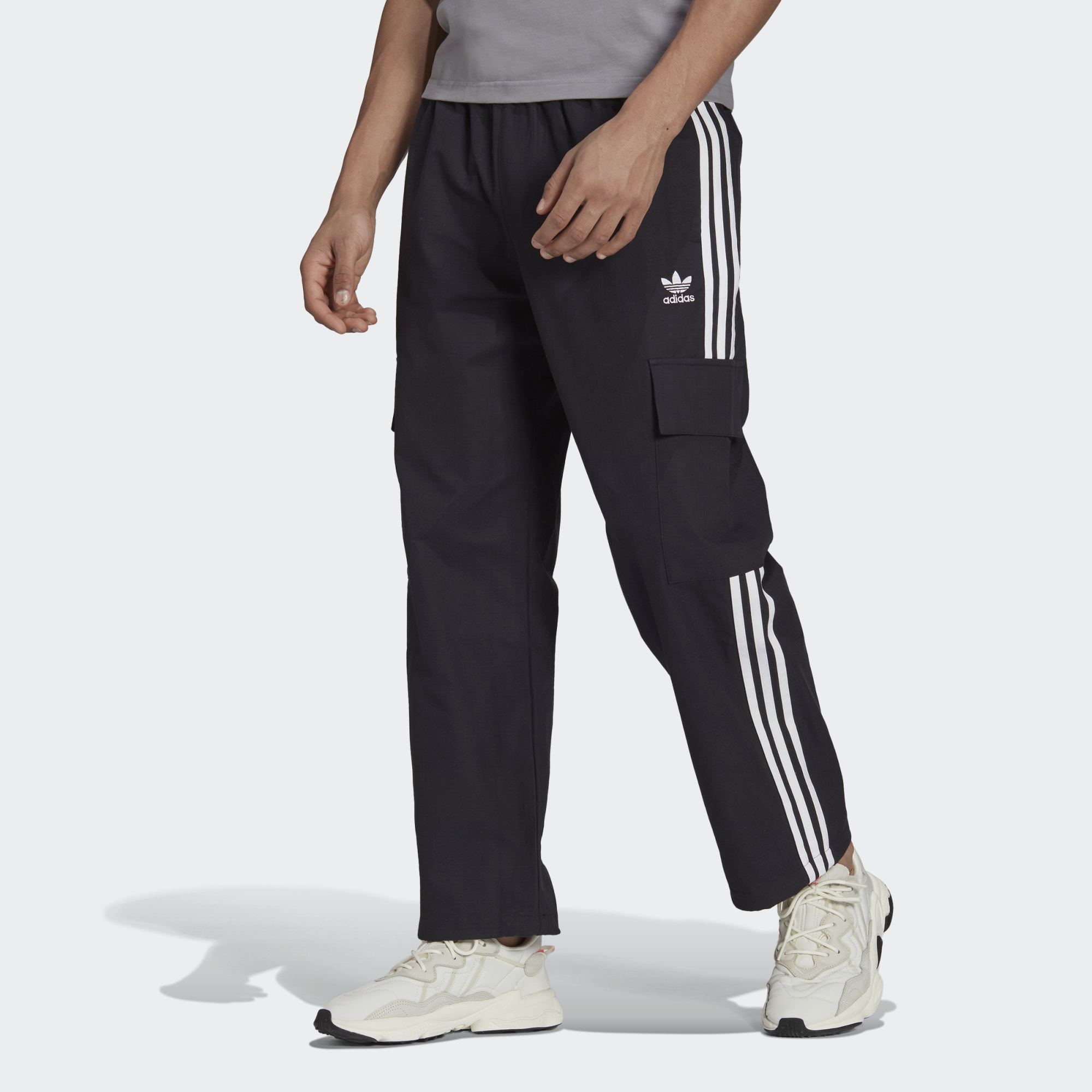 

Спортивные брюки мужские Adidas H09117 черные XL, H09117