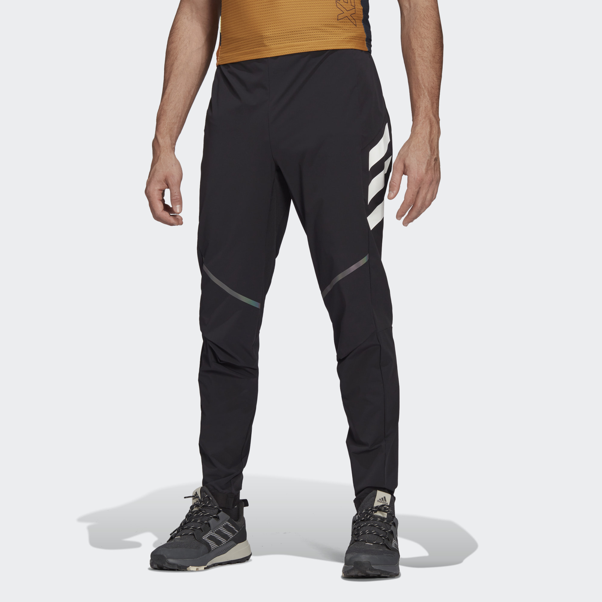 

Спортивные брюки мужские Adidas GQ1256 черные 48, GQ1256