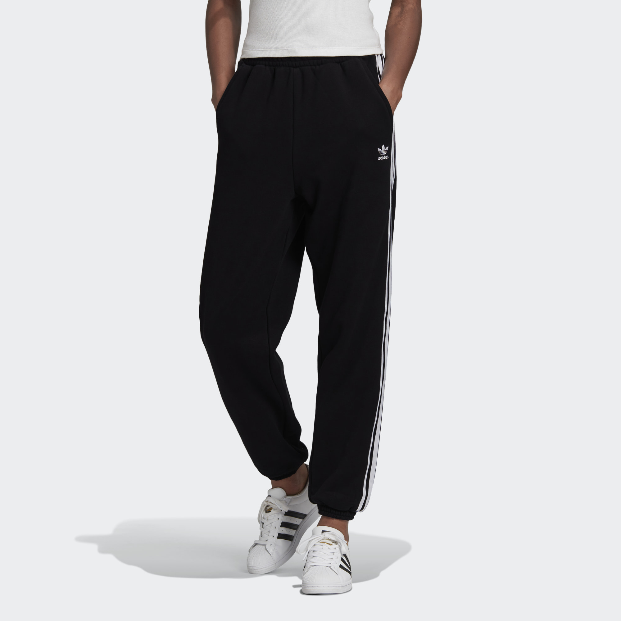 

Спортивные брюки женские Adidas GD2260 черные 32, GD2260