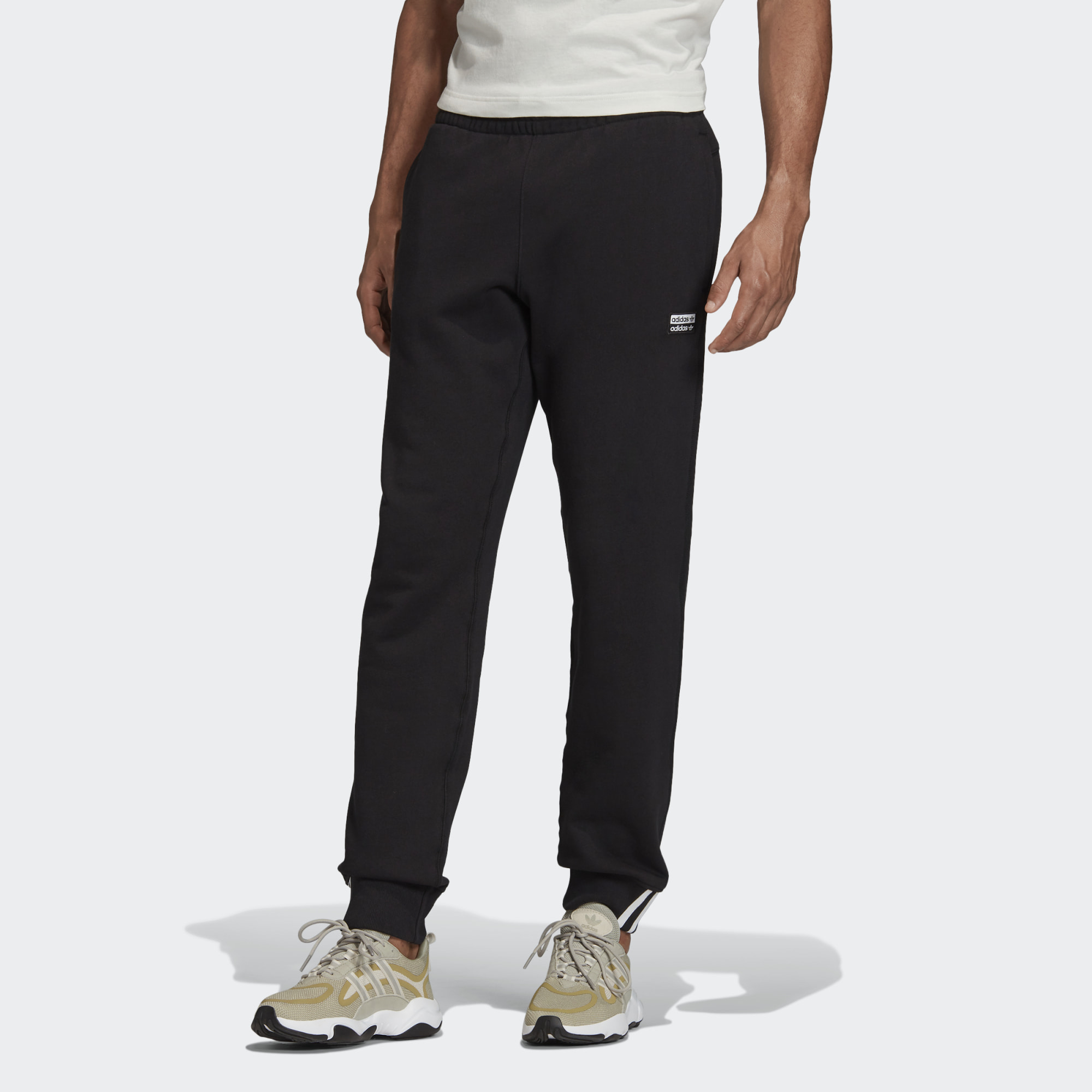 

Спортивные брюки мужские Adidas FM2257 черные XS, FM2257