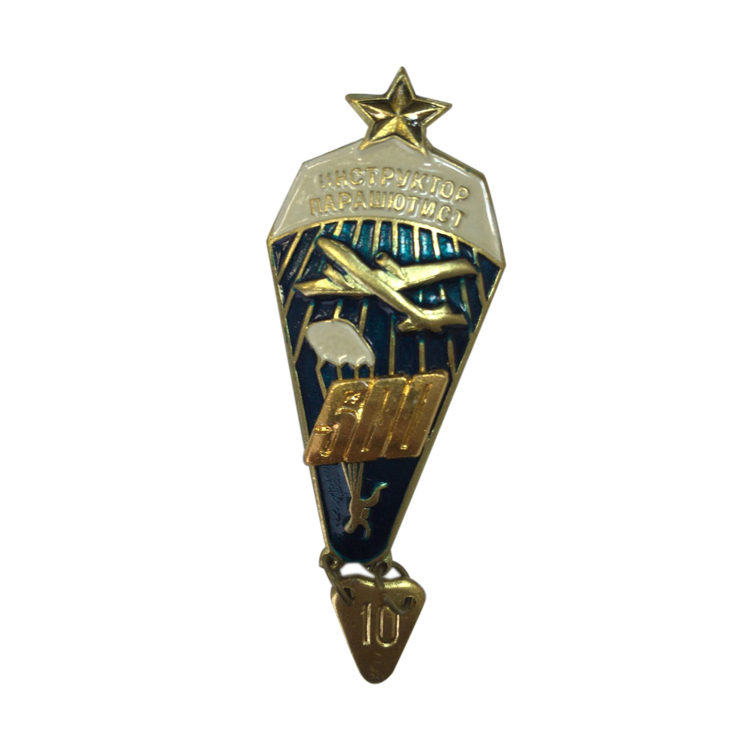

Сувенирный знак Kamukamu Инструктор-парашютист ВДВ количество прыжков 500, 750474