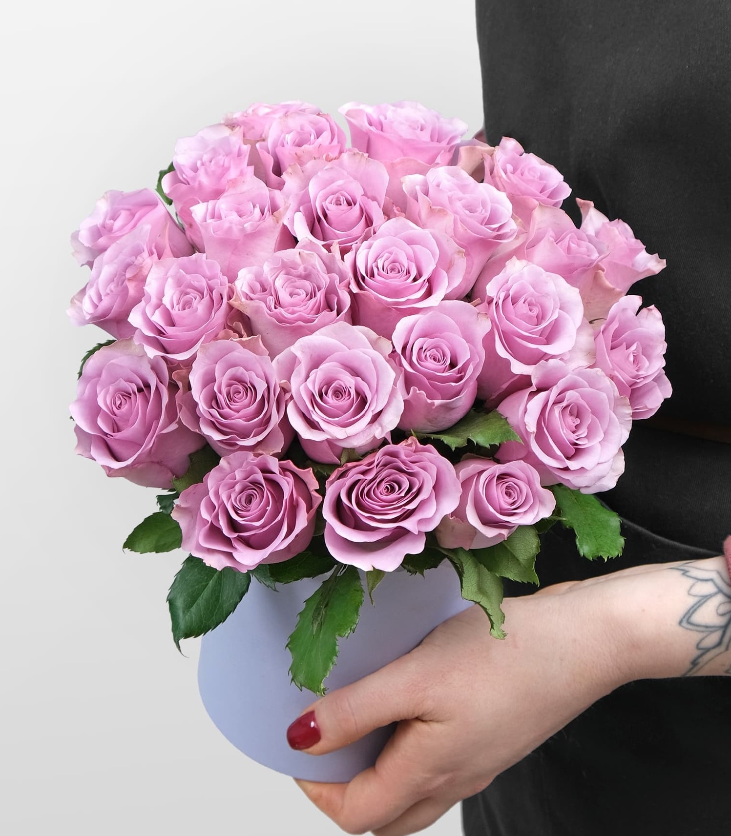 

Композиция Studio Floristic из сиреневых Роз 25 шт Любава