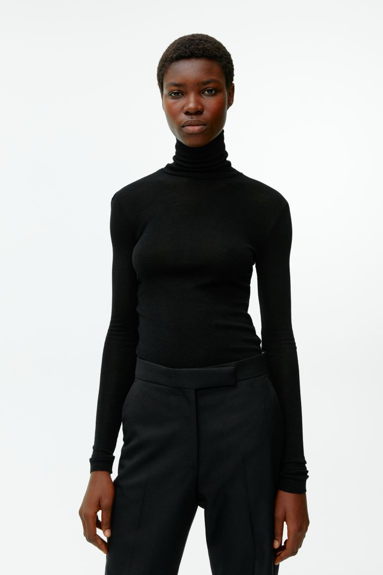 

Водолазка женская ARKET 0630663001 черная M (доставка из-за рубежа), 0630663001